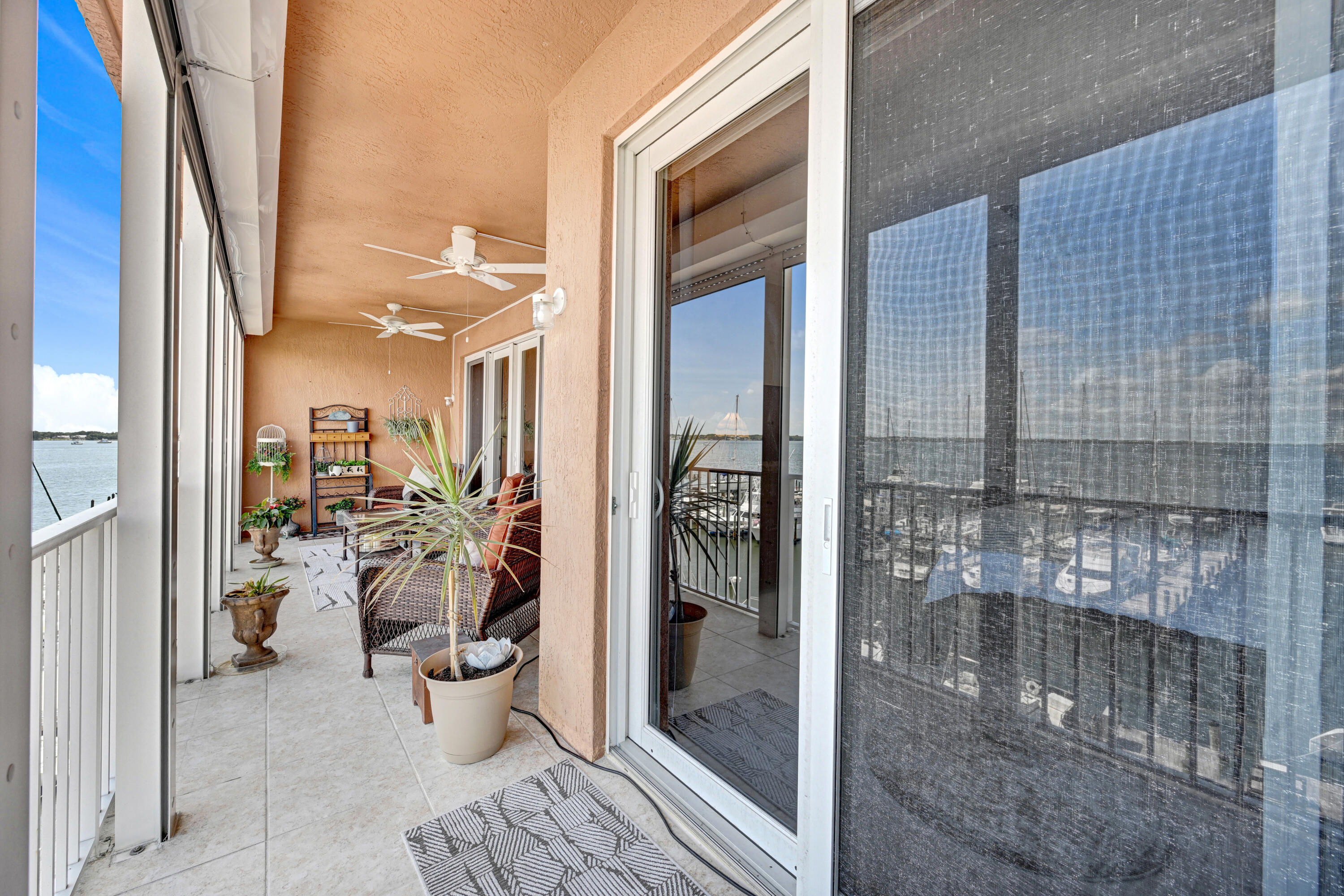 93 Delannoy Avenue, 404