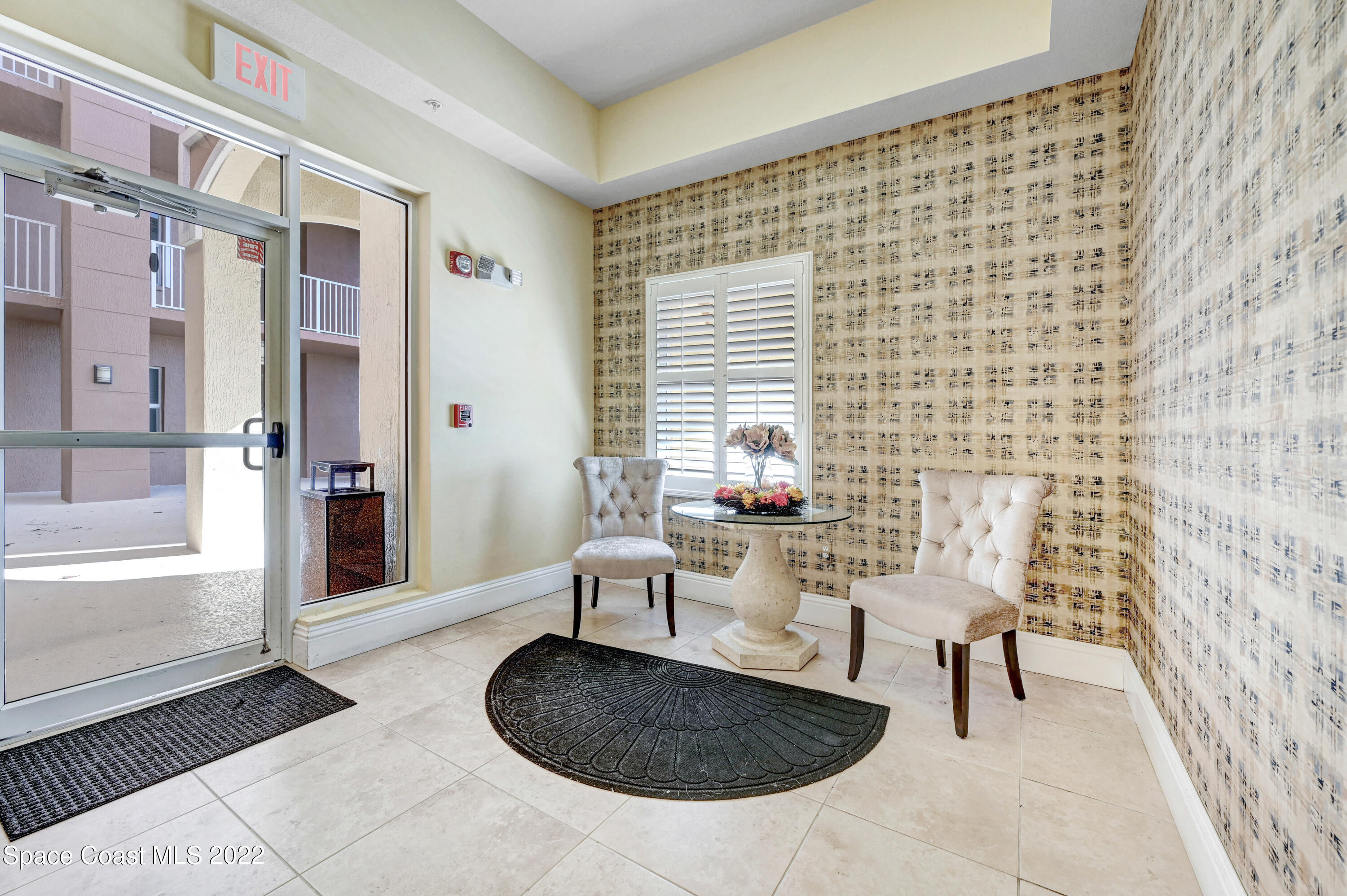 93 Delannoy Avenue, 404