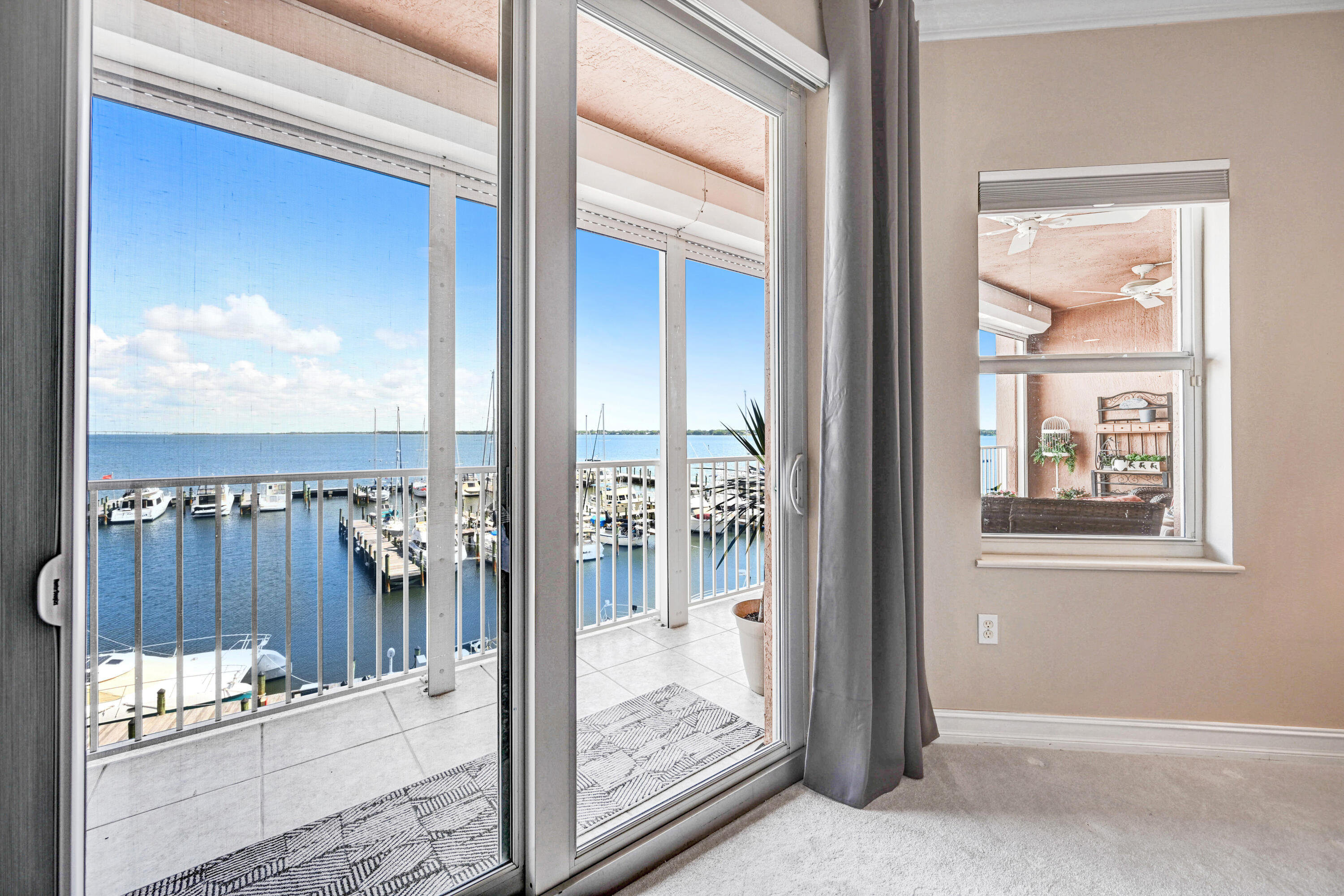 93 Delannoy Avenue, 404