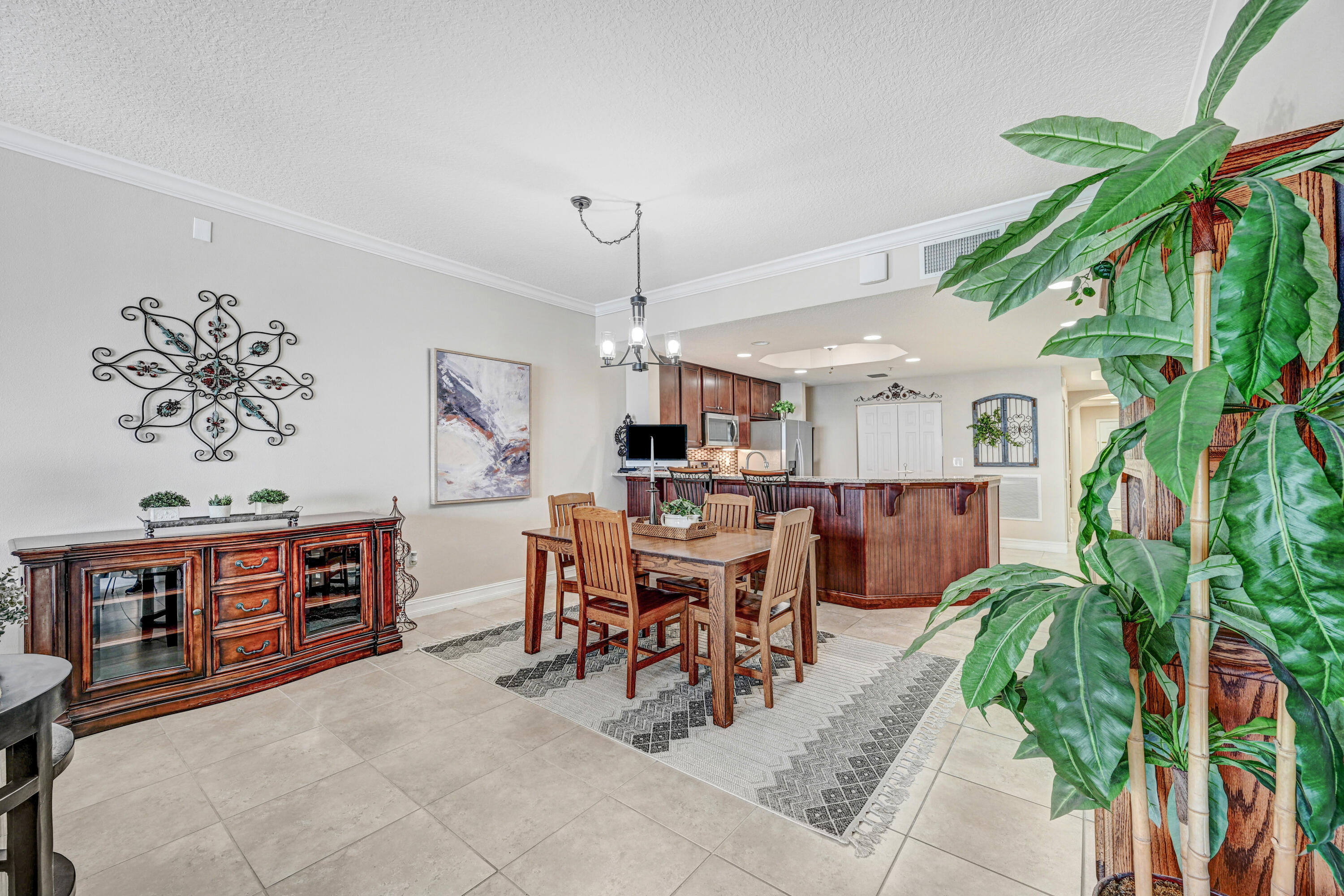 93 Delannoy Avenue, 404