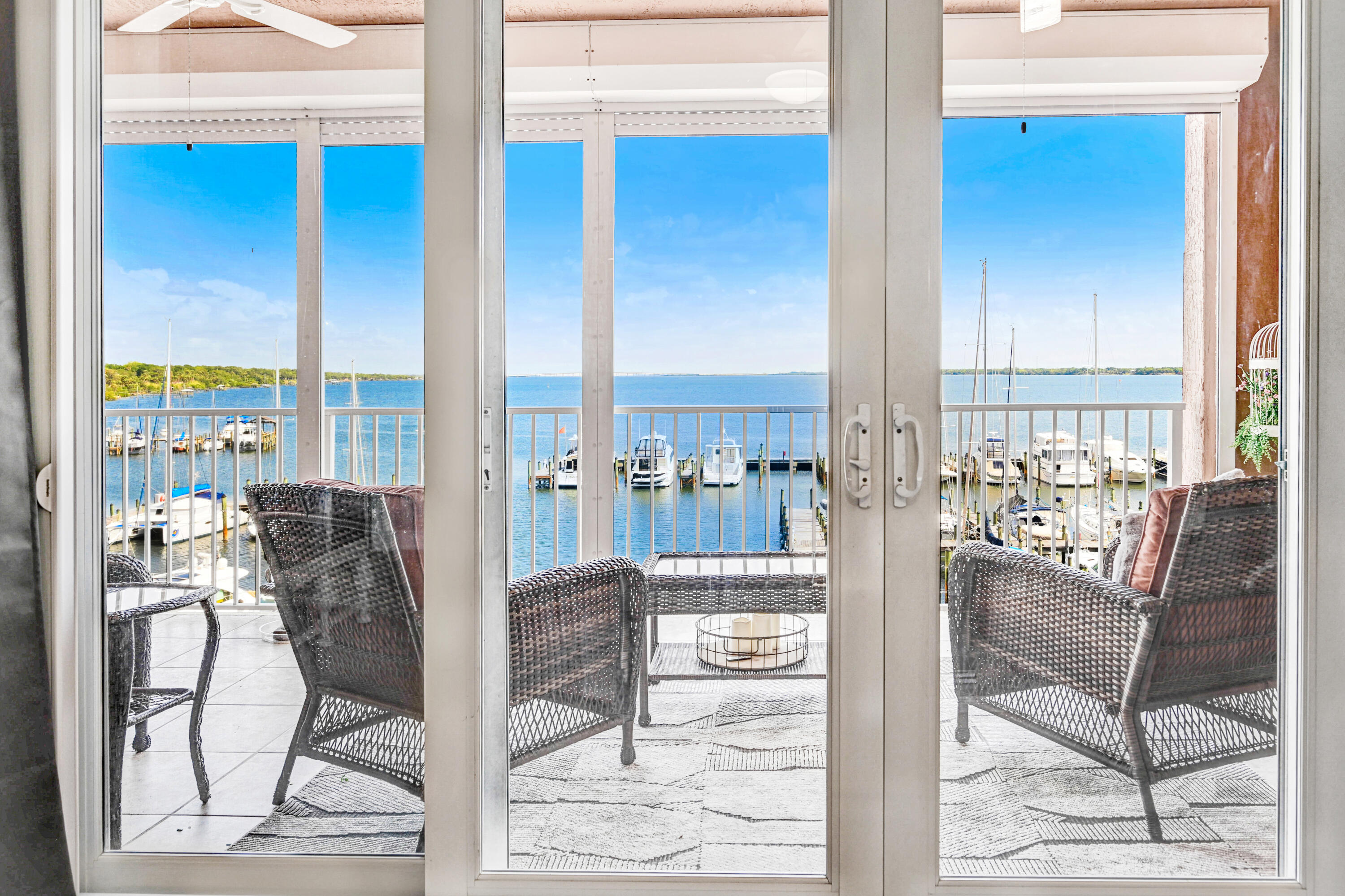 93 Delannoy Avenue, 404