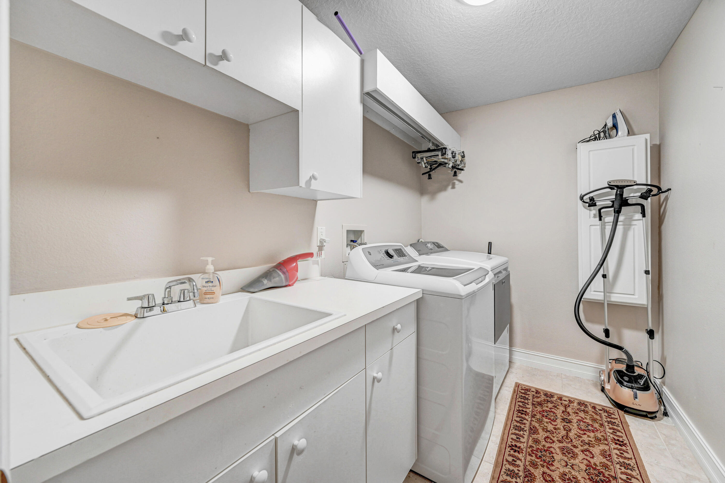 93 Delannoy Avenue, 404