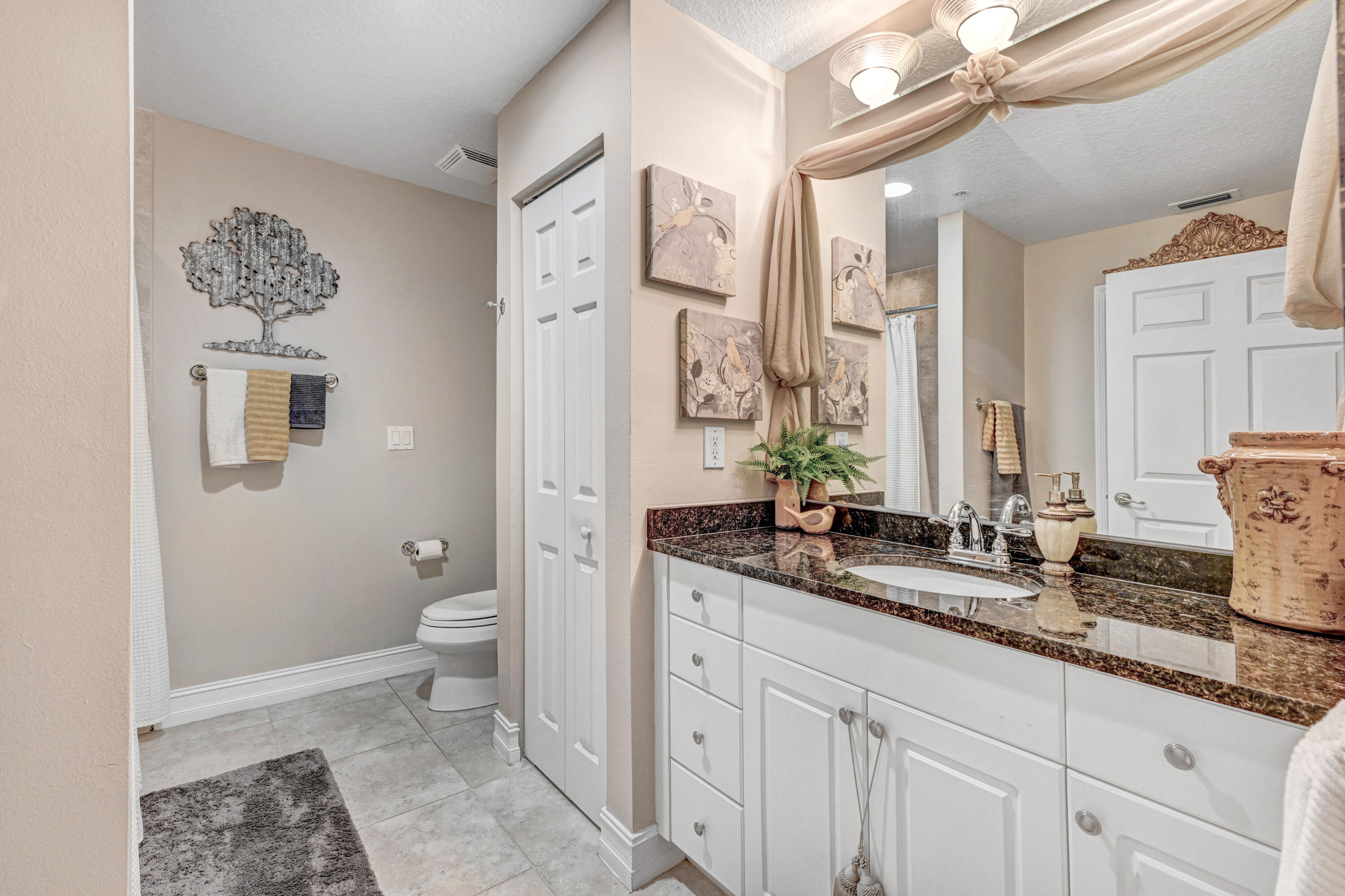 93 Delannoy Avenue, 404