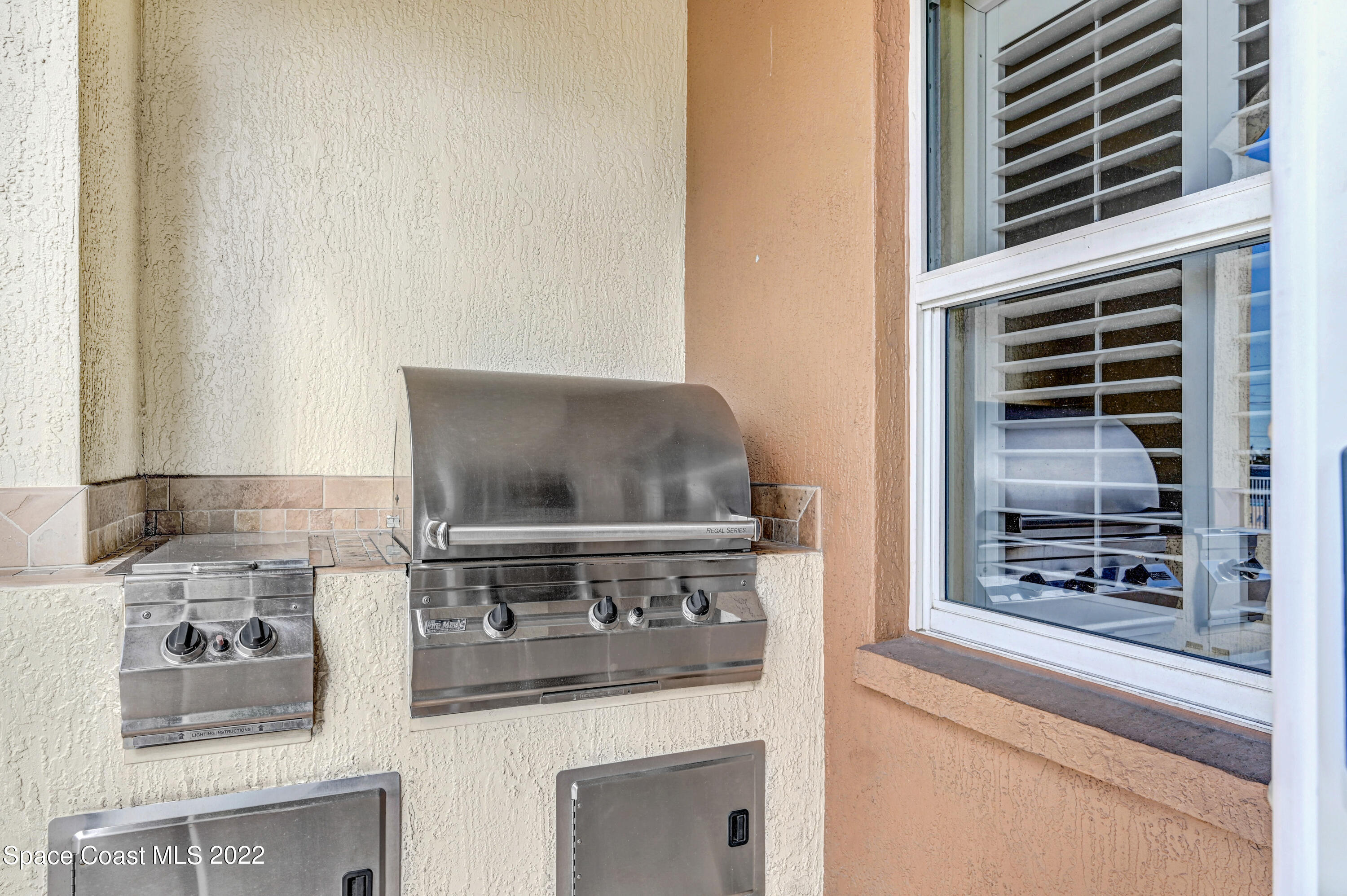 93 Delannoy Avenue, 404