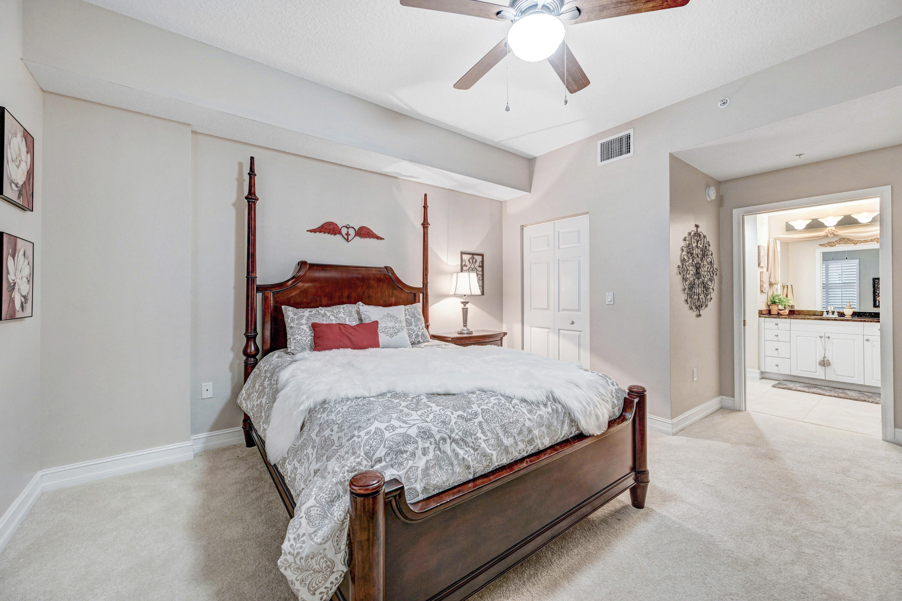 93 Delannoy Avenue, 404