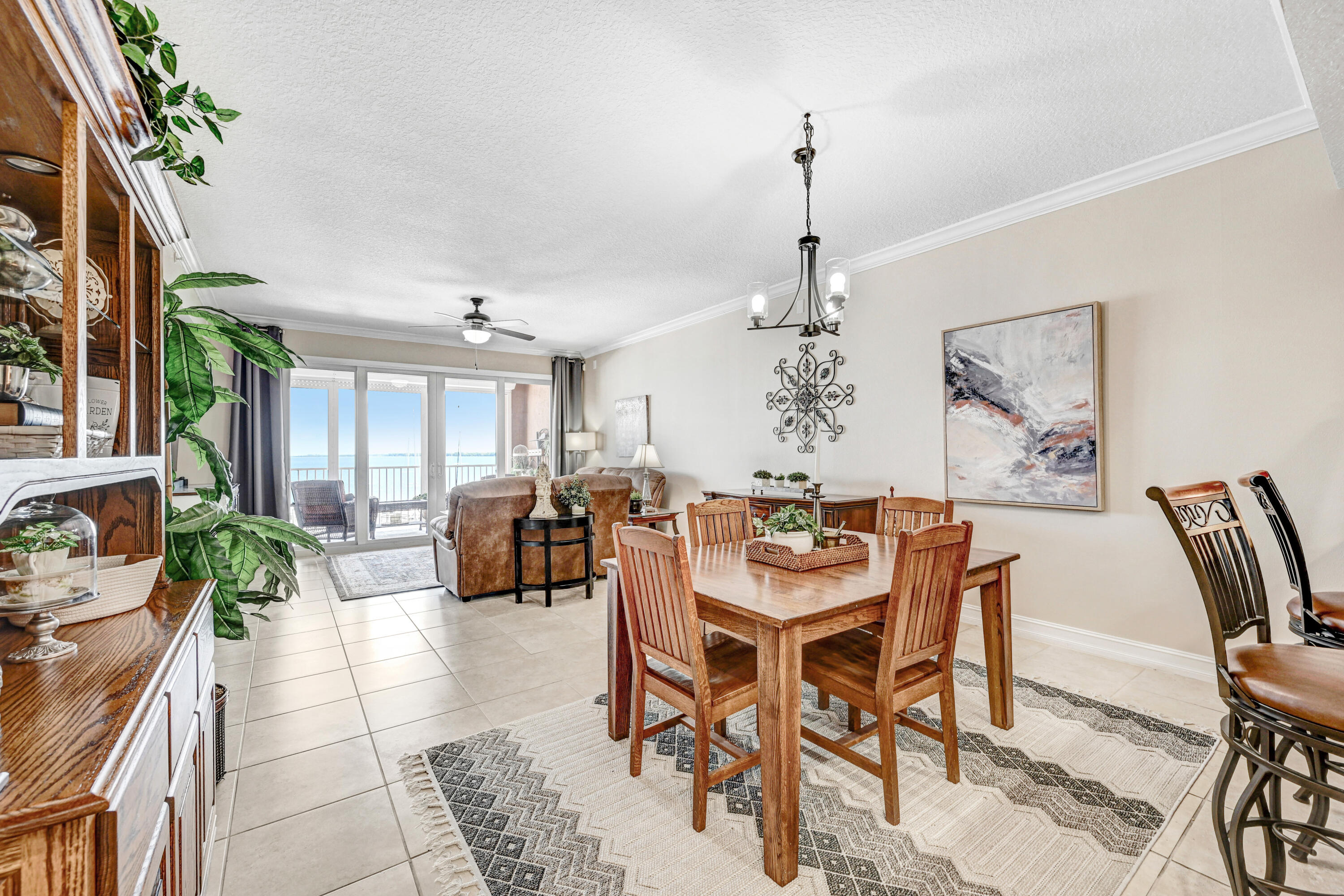 93 Delannoy Avenue, 404