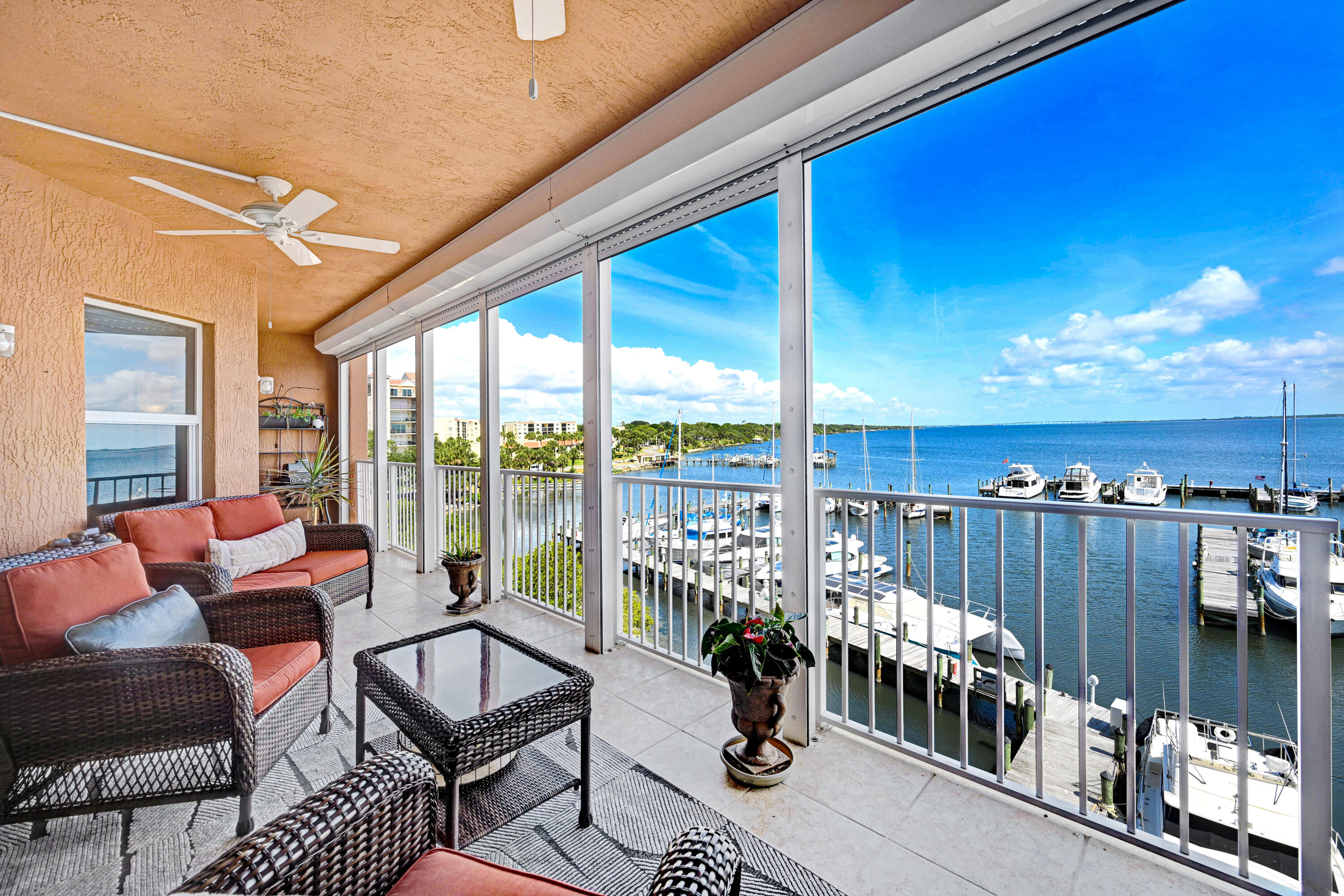 93 Delannoy Avenue, 404