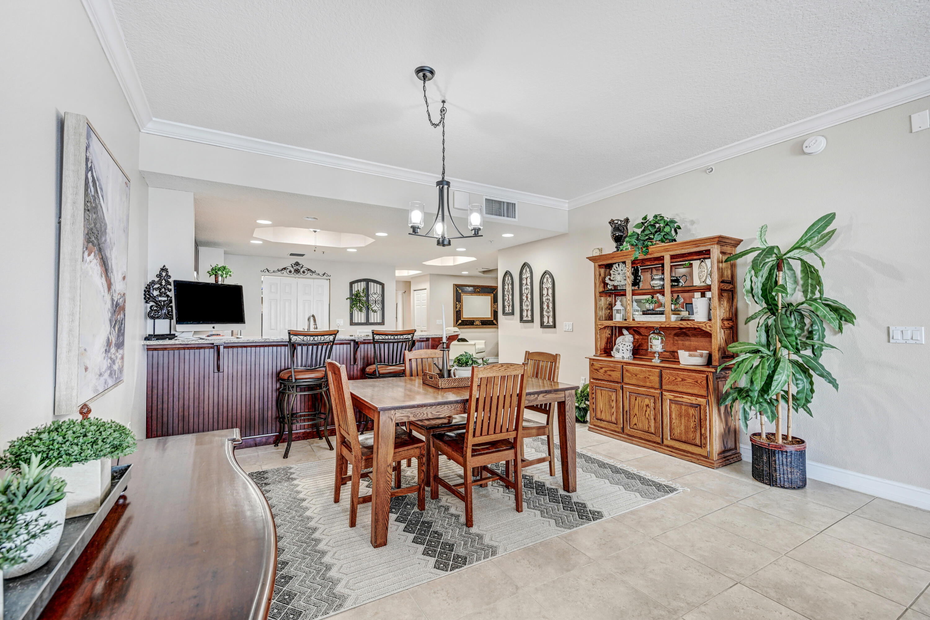 93 Delannoy Avenue, 404