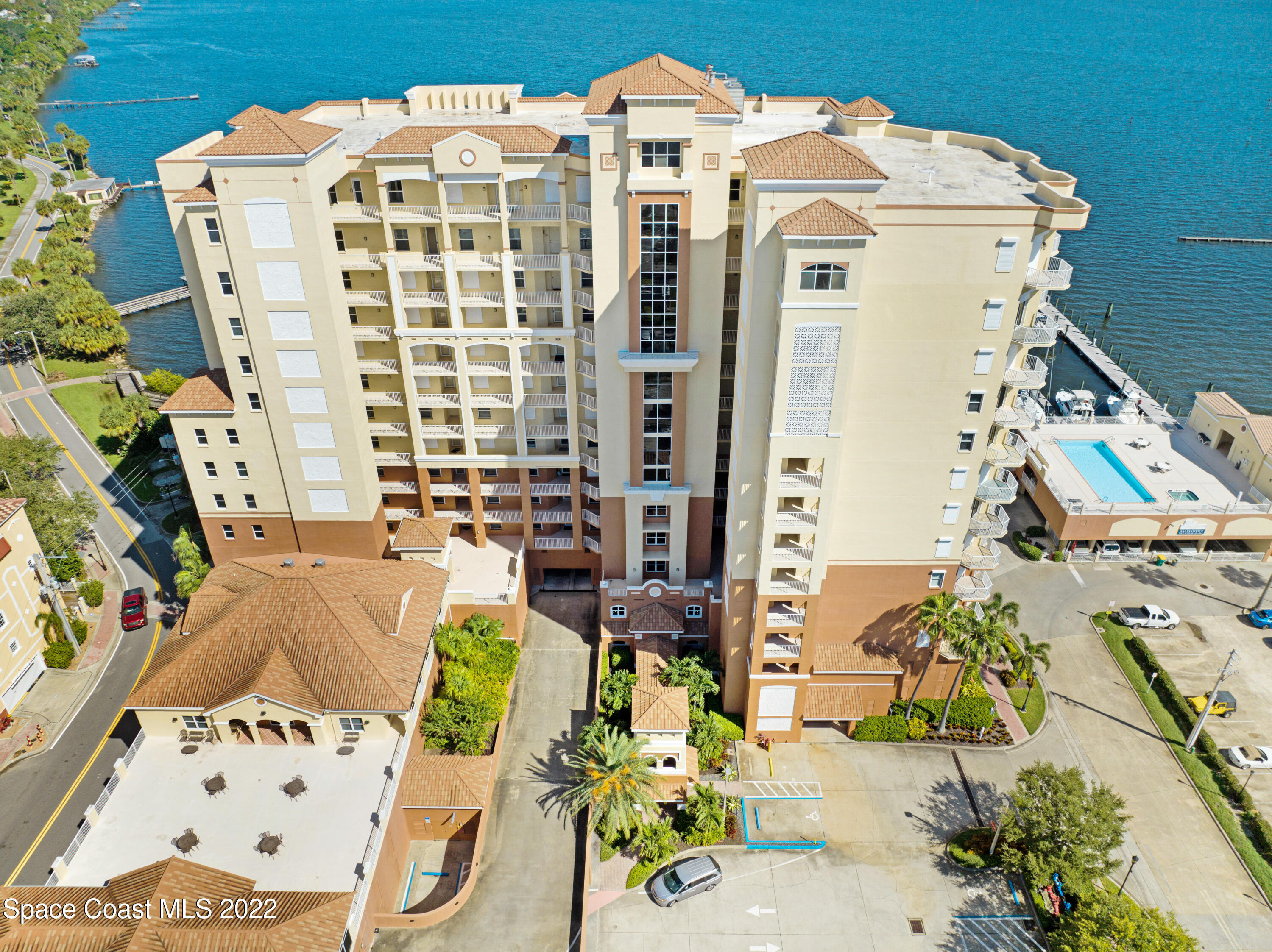 93 Delannoy Avenue, 404