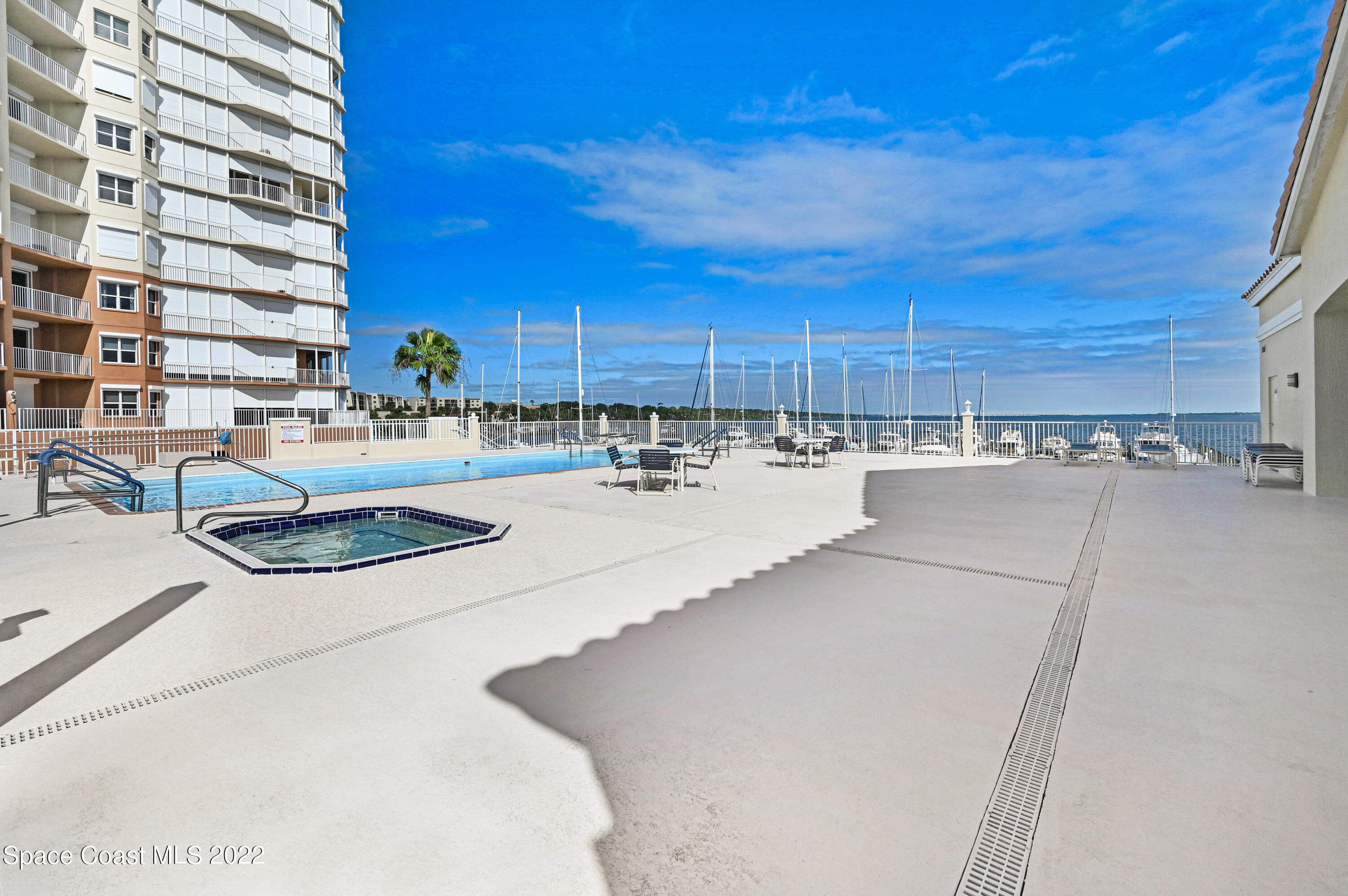 93 Delannoy Avenue, 404