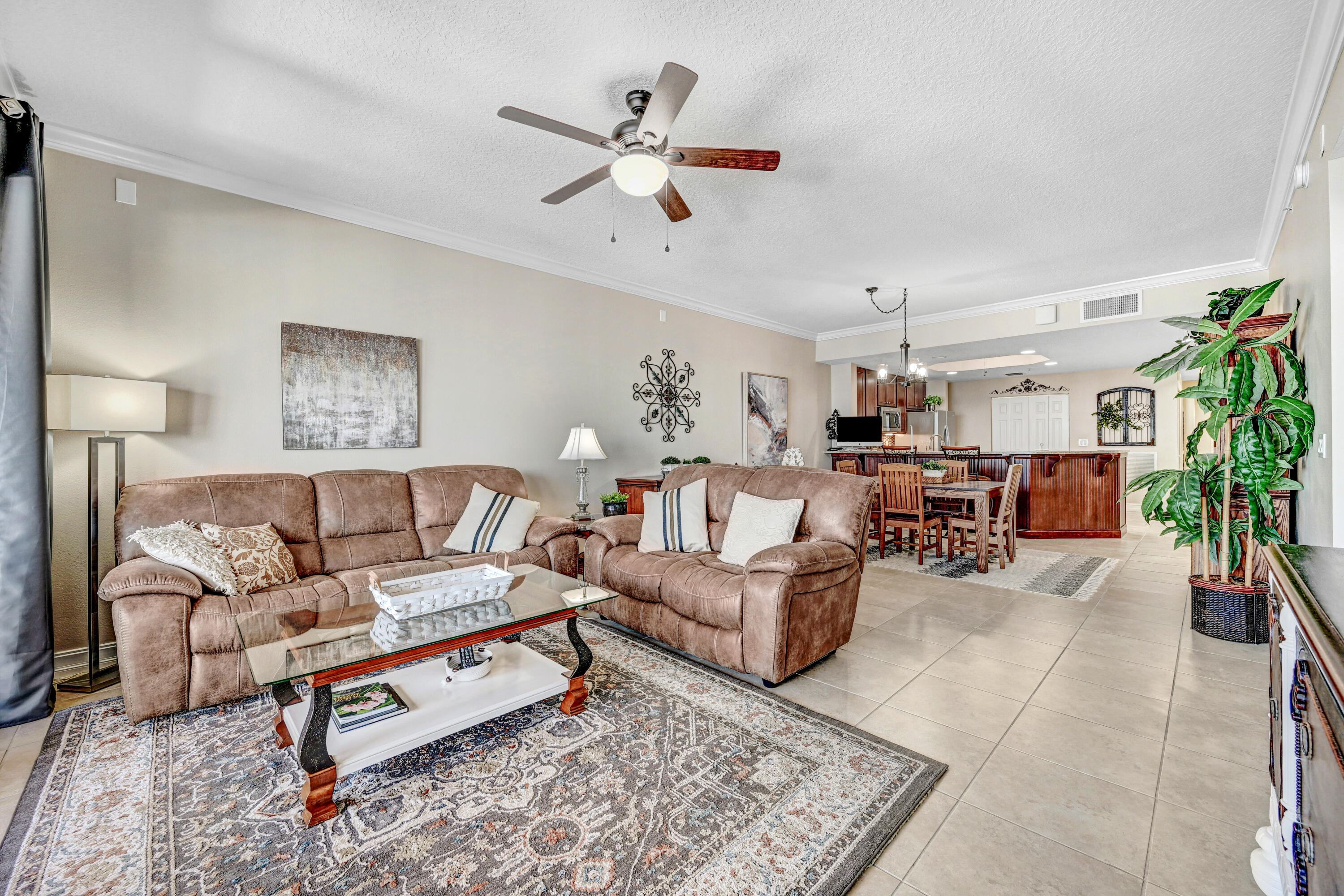 93 Delannoy Avenue, 404