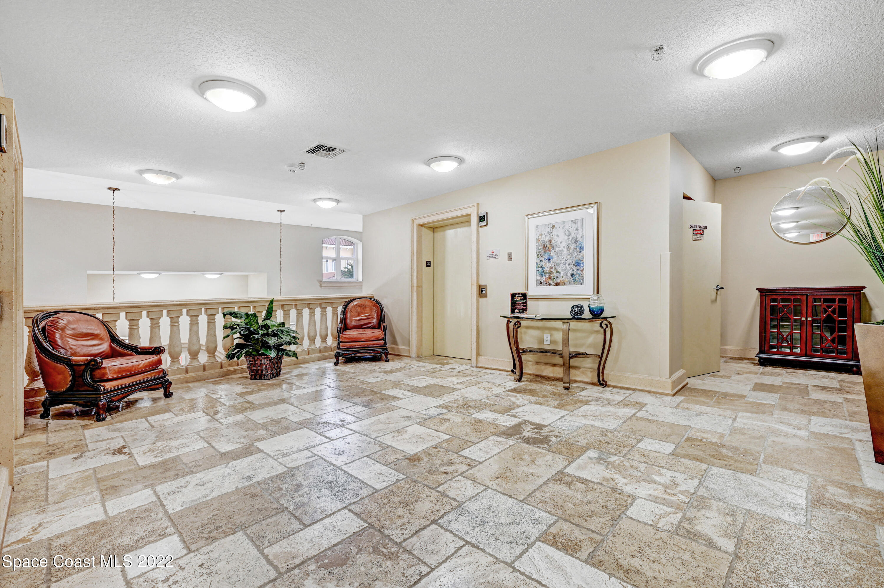 93 Delannoy Avenue, 404