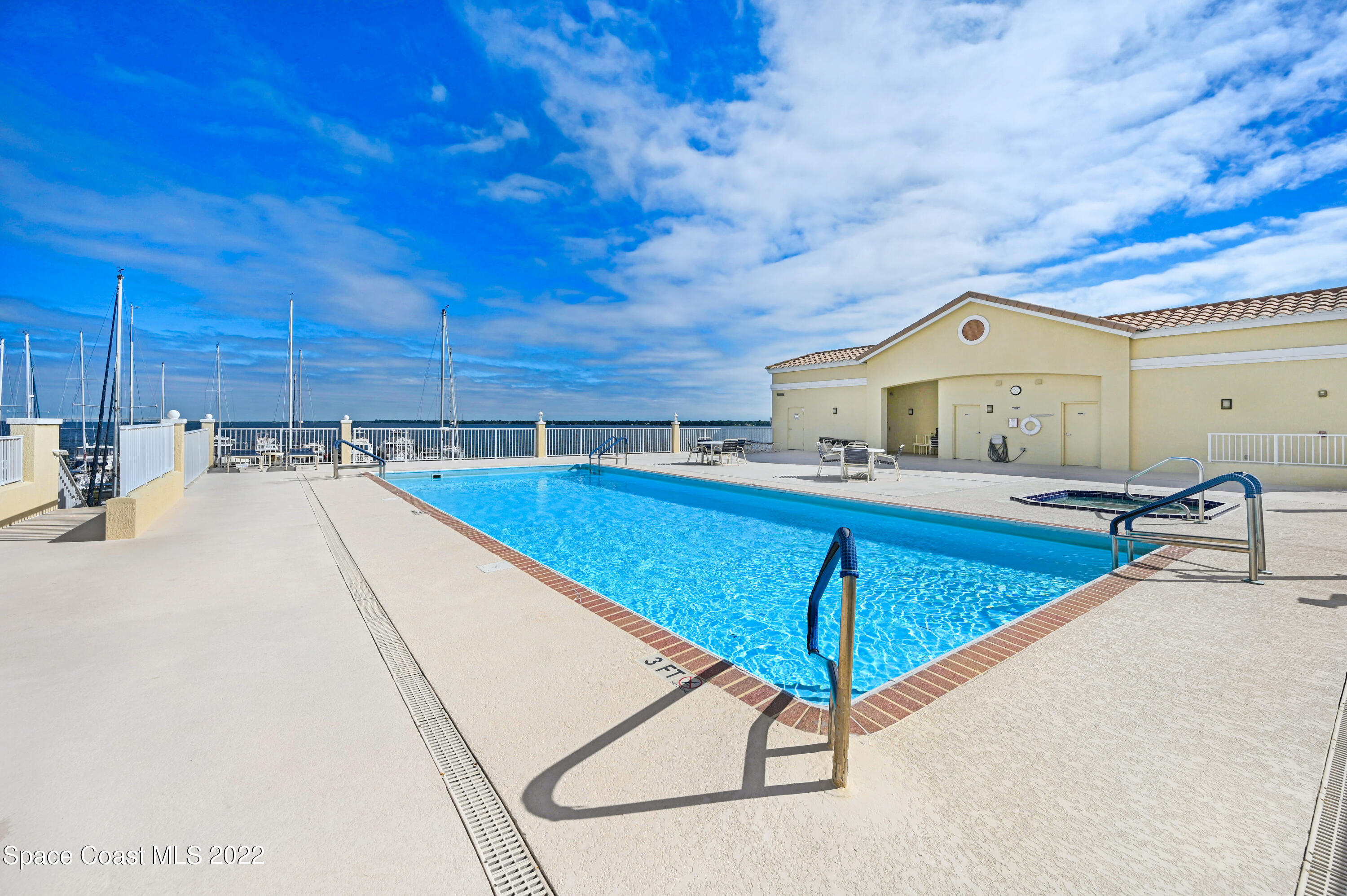 93 Delannoy Avenue, 404