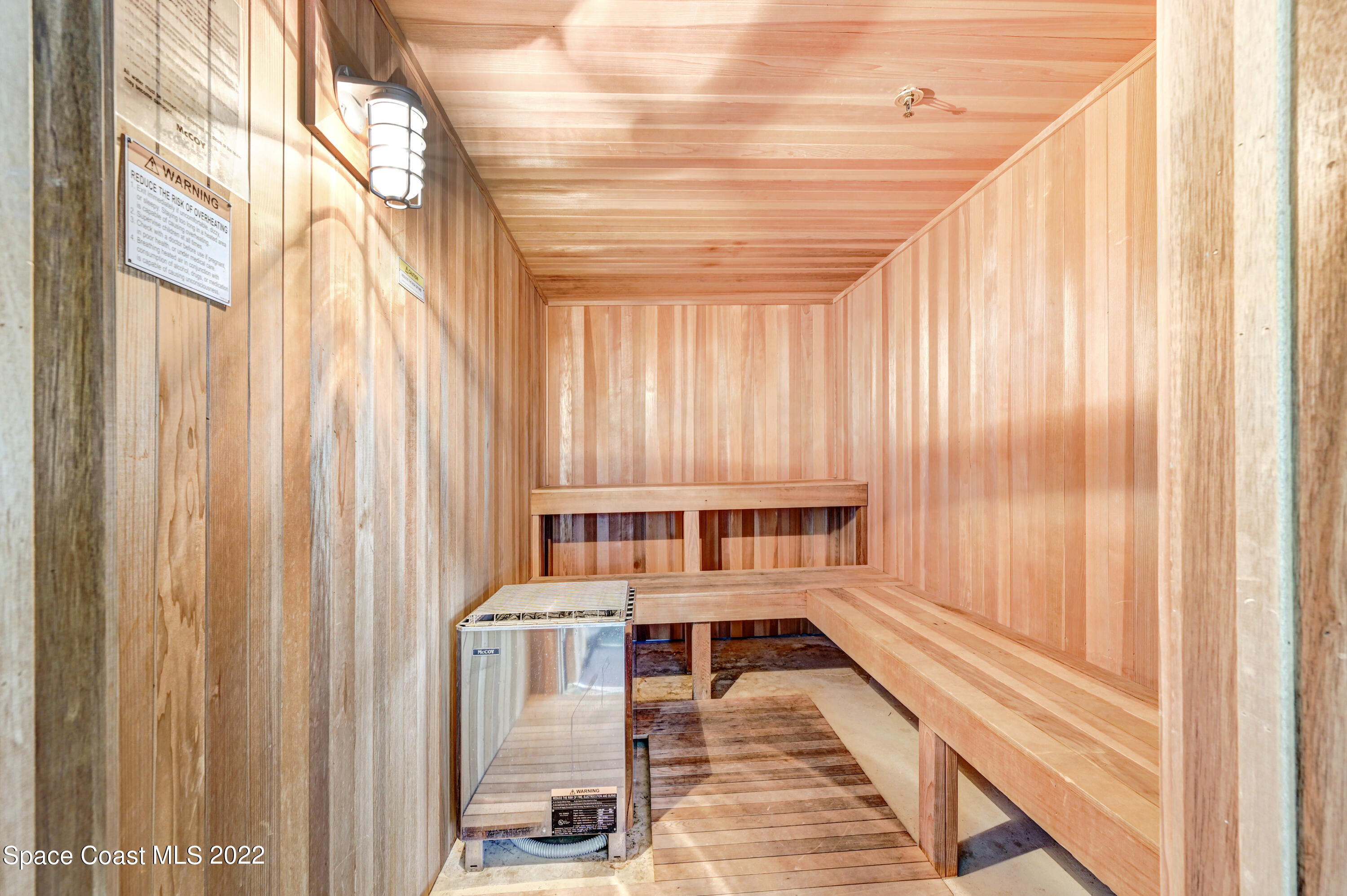 93 Delannoy Avenue, 404