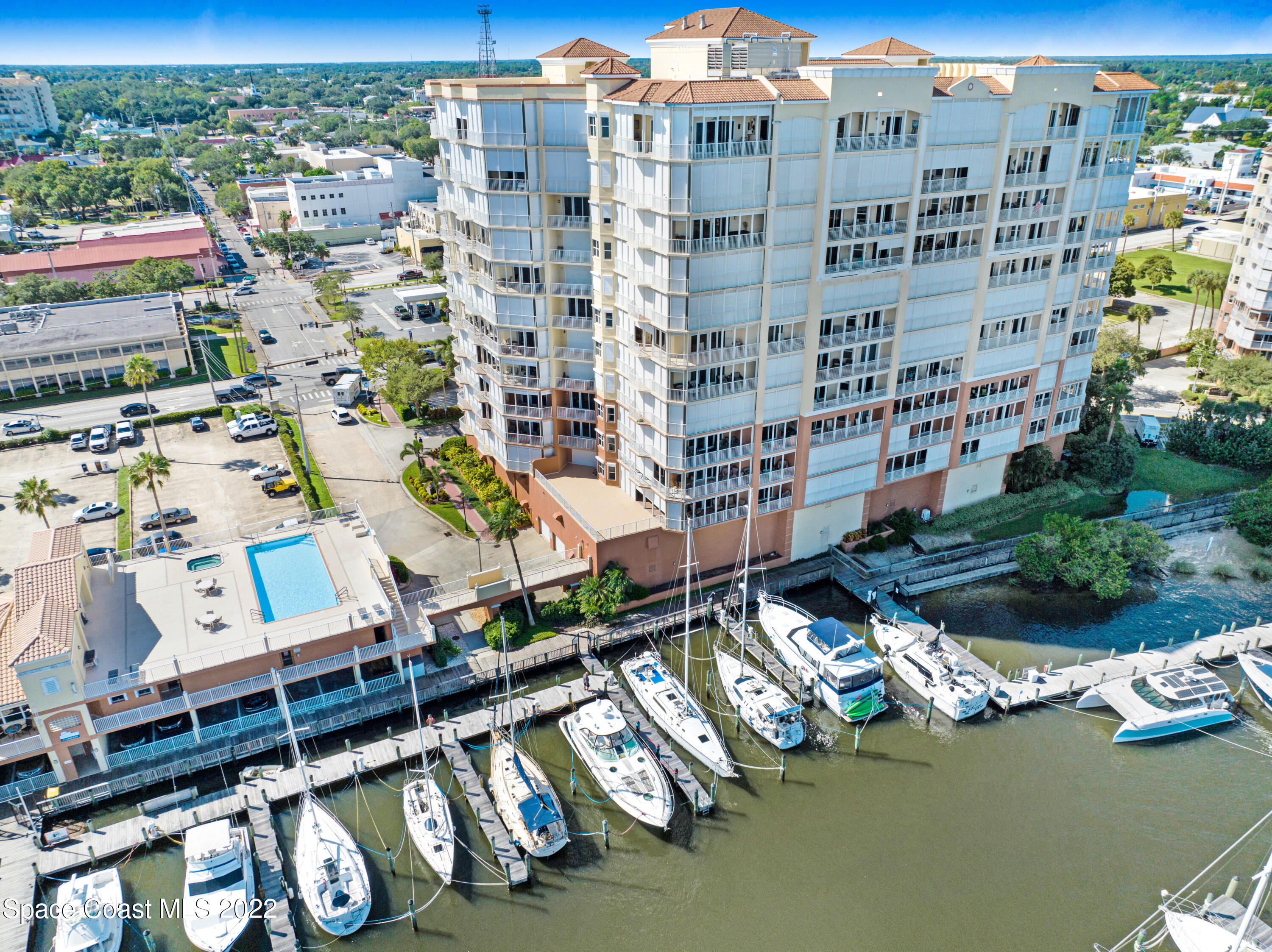 93 Delannoy Avenue, 404