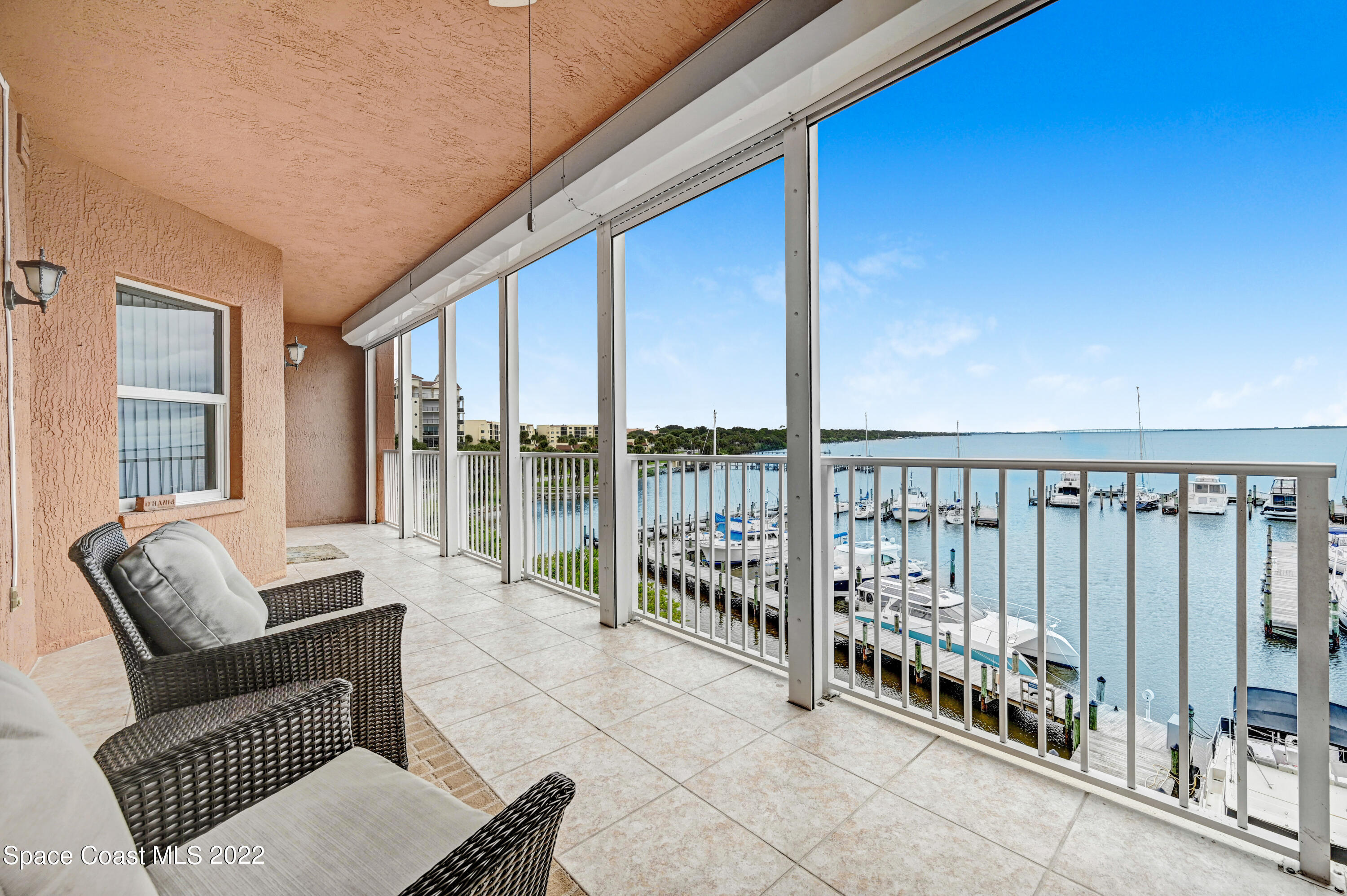 93 Delannoy Avenue, 404