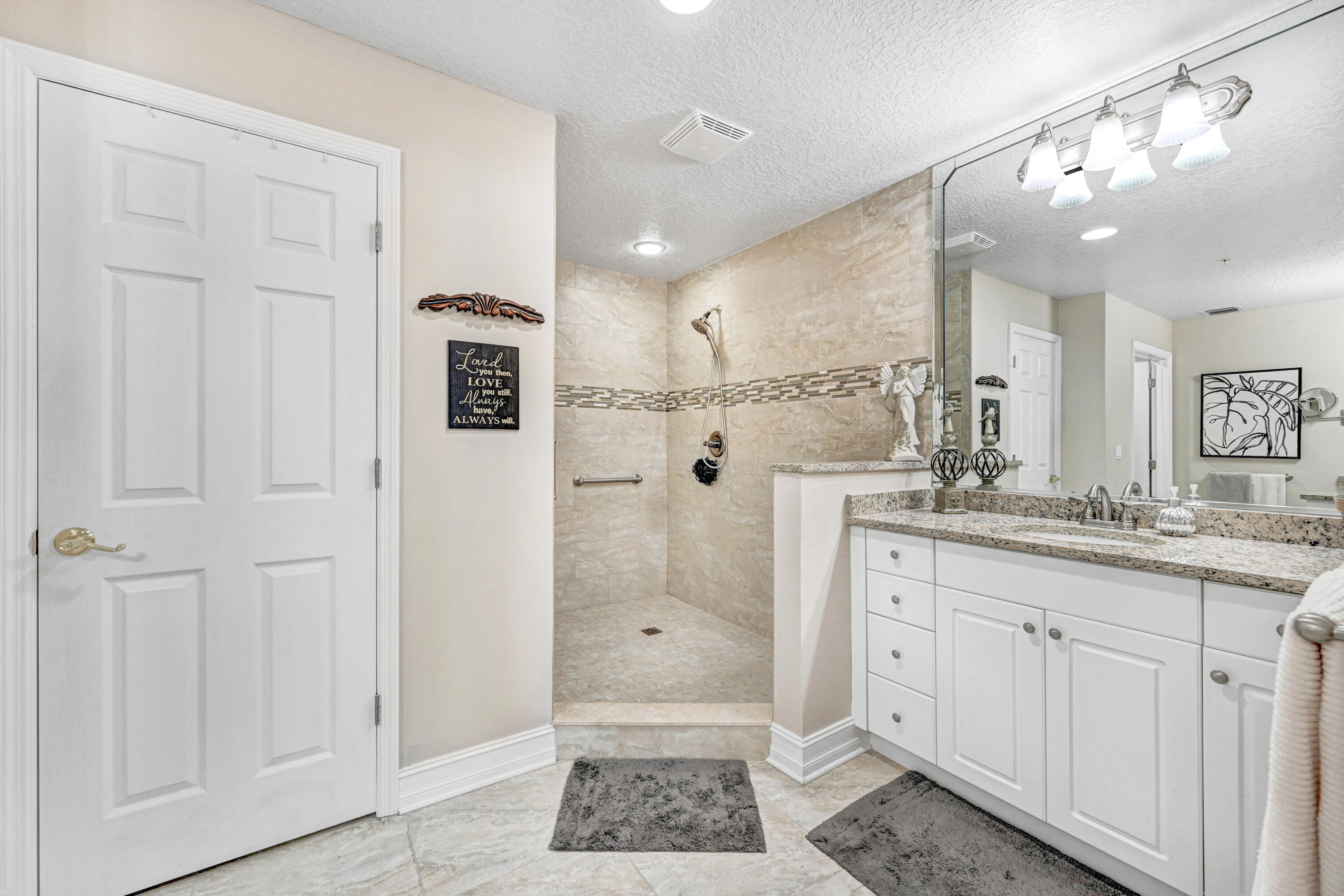 93 Delannoy Avenue, 404