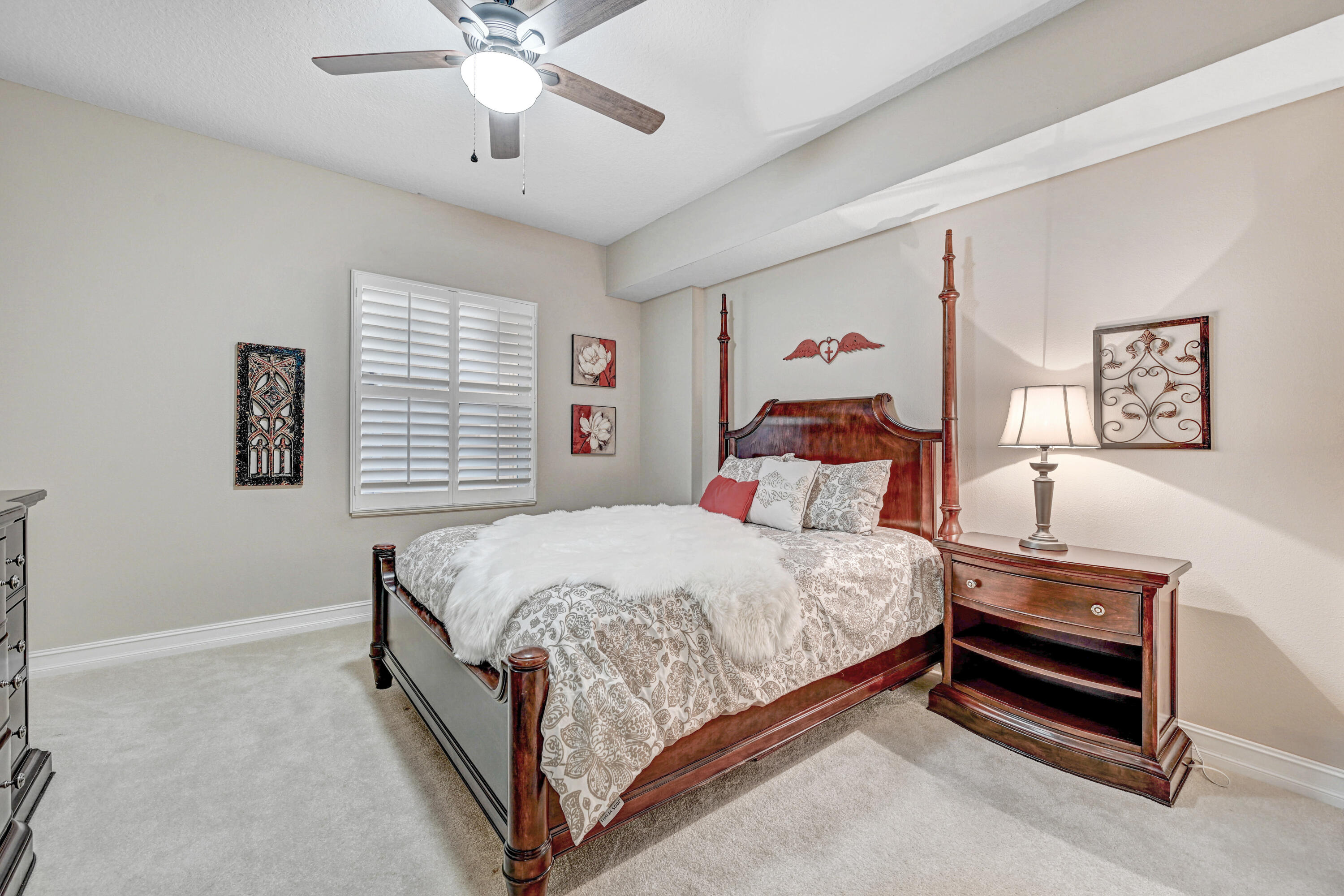 93 Delannoy Avenue, 404