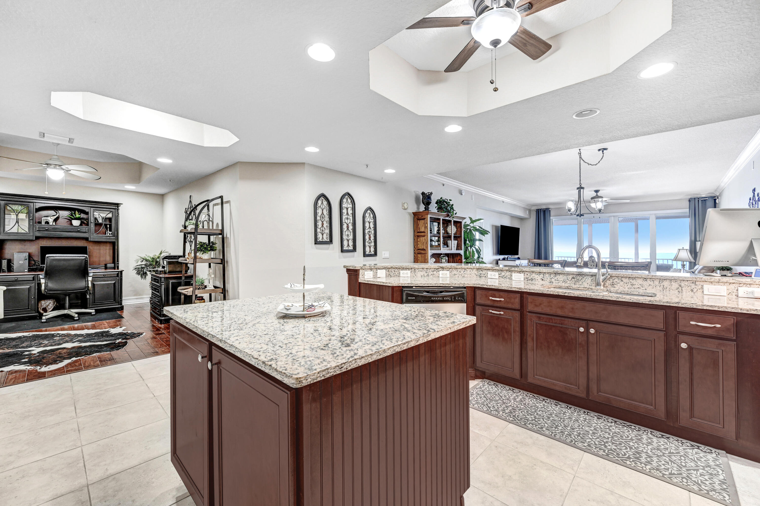 93 Delannoy Avenue, 404