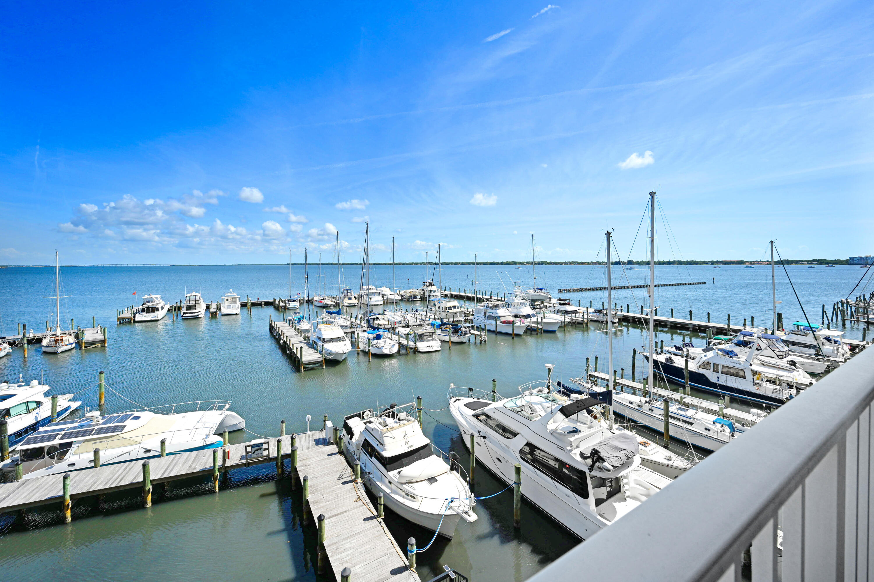 93 Delannoy Avenue, 404