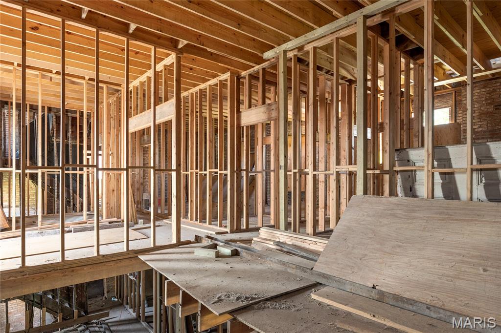 2012 Saint Louis Avenue