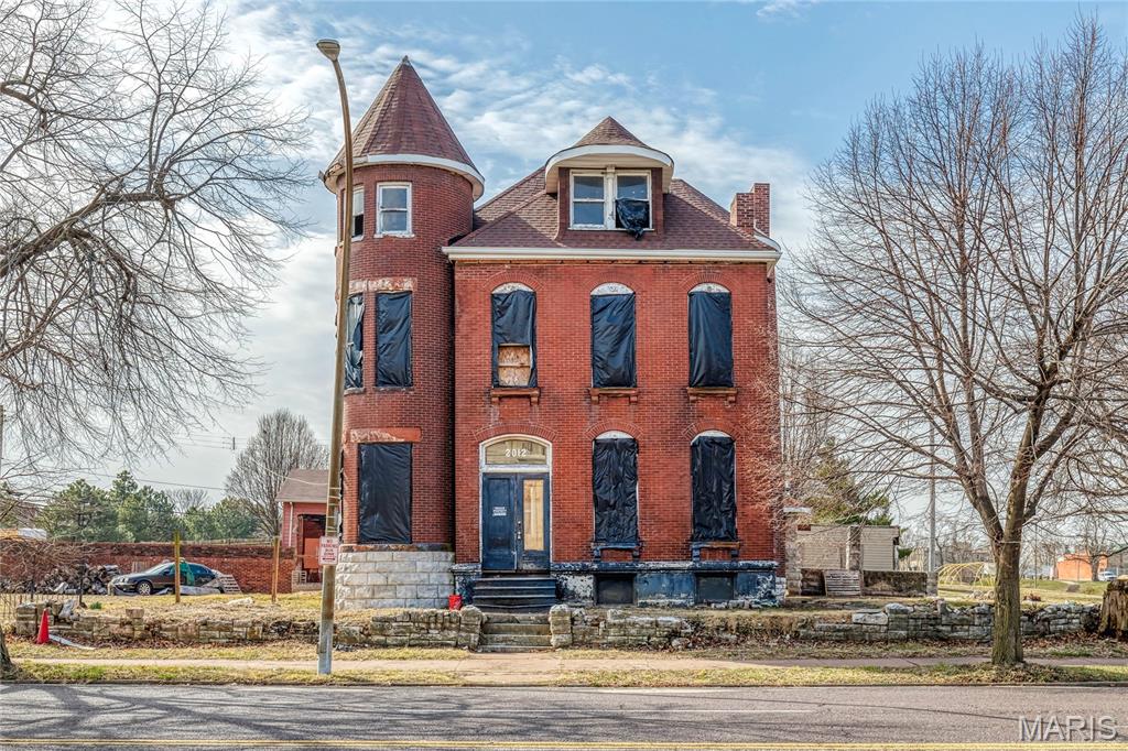 2012 Saint Louis Avenue