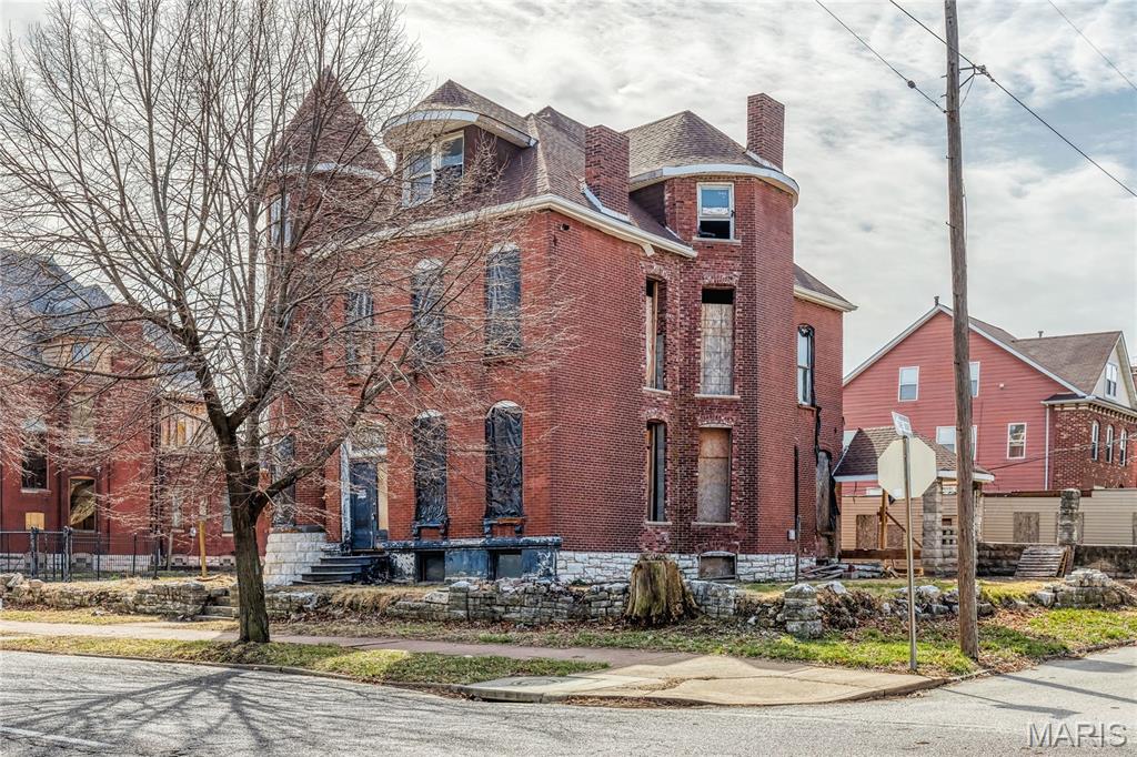 2012 Saint Louis Avenue