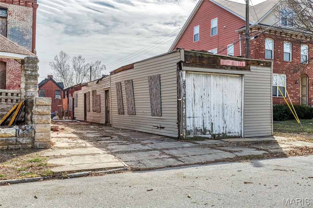 2012 Saint Louis Avenue