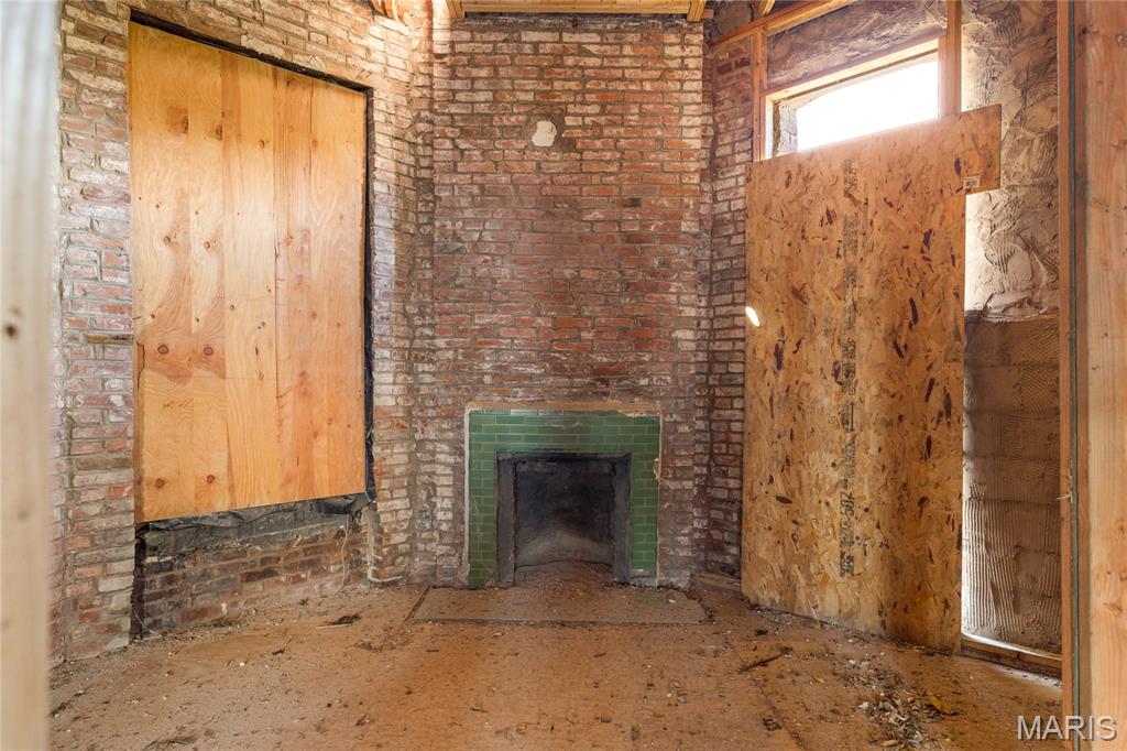 2012 Saint Louis Avenue