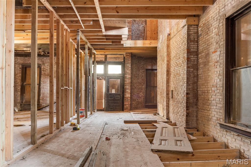 2012 Saint Louis Avenue