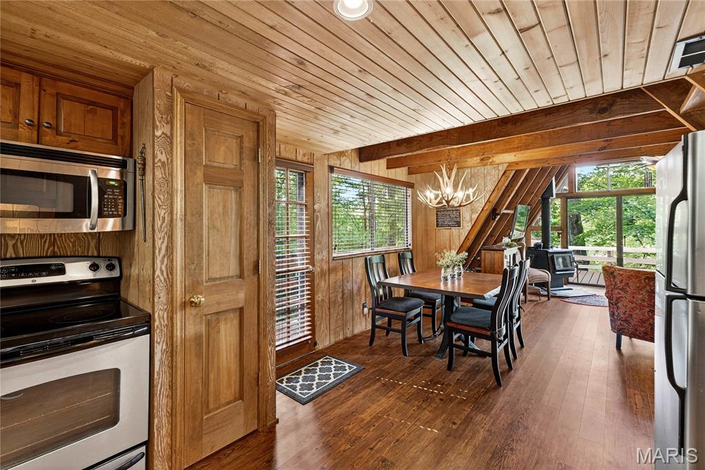 695 Shadow View Drive