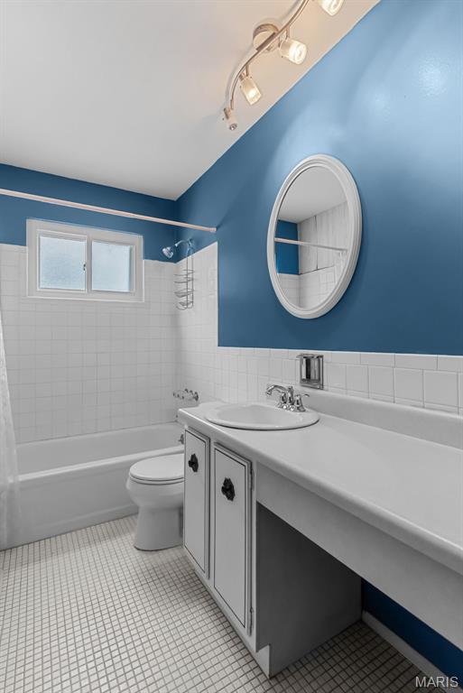 1305 Spellman Avenue