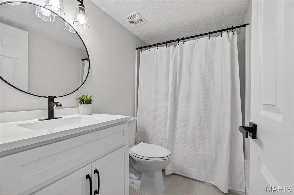 2166 Bantry Court