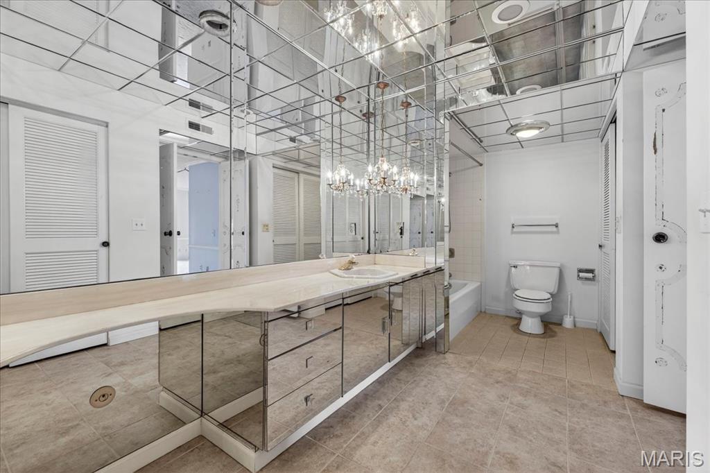 572 Coeur De Royale Drive Unit: 306