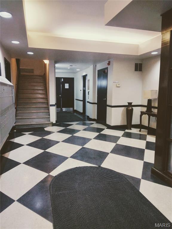 5316 Pershing Avenue Unit: 406
