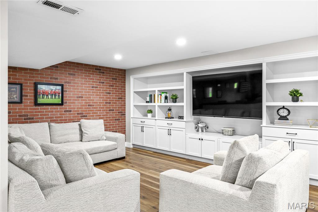 516 Oak Leaf Manor Court