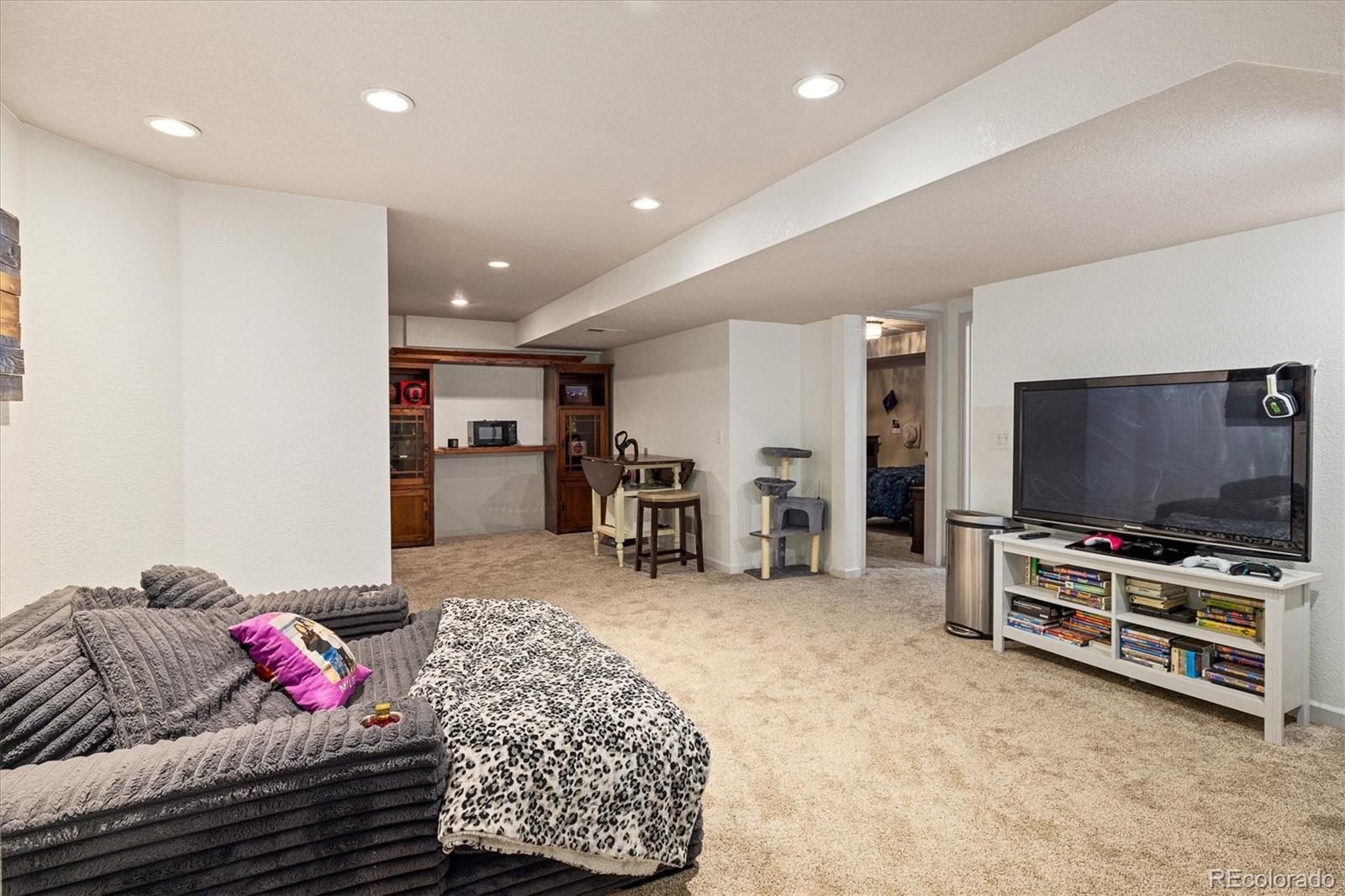 6863 Swadley Court