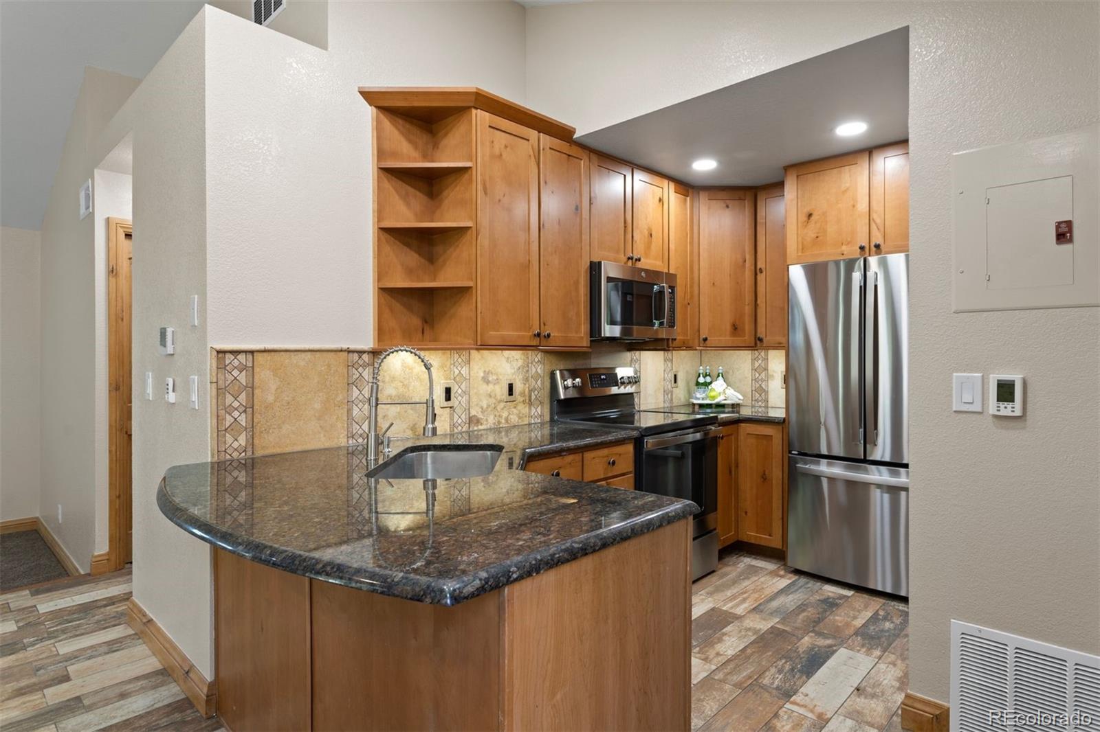4760 S Wadsworth Boulevard Unit: J205