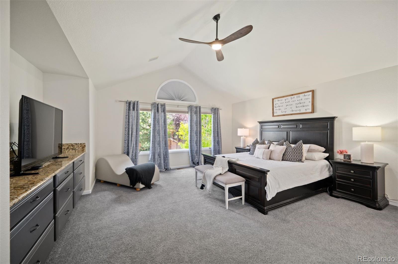 10182 Knoll Circle