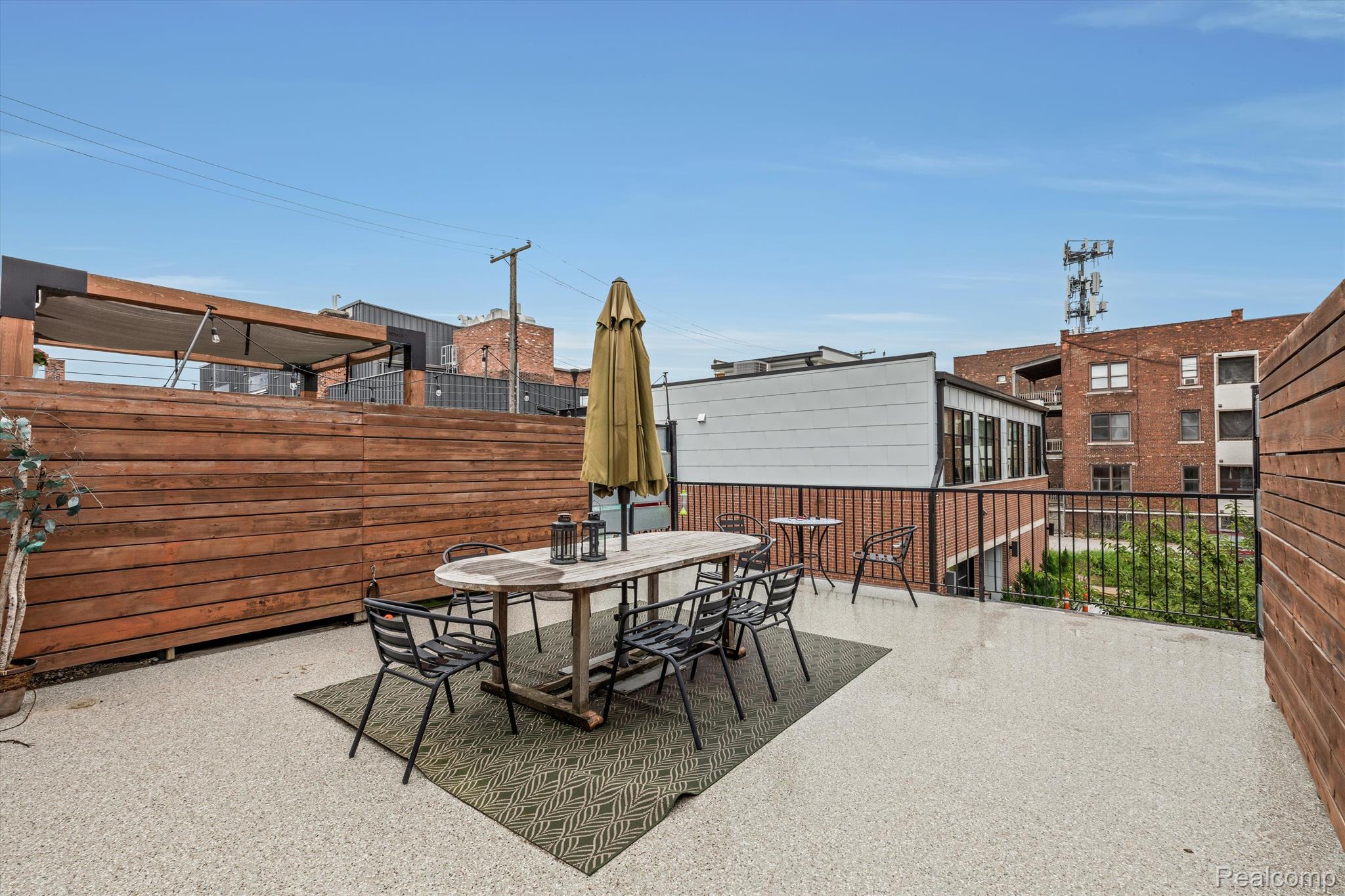 627 W ALEXANDRINE Street 8