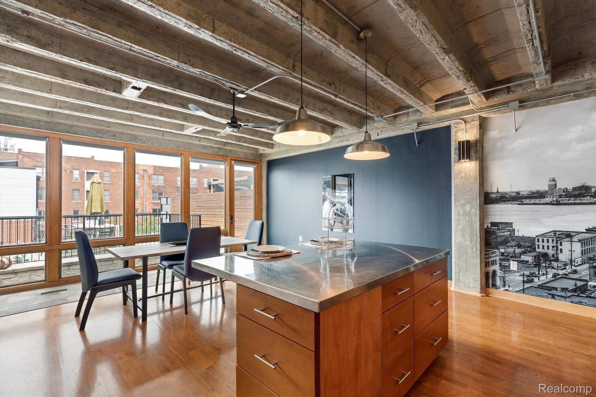 627 W ALEXANDRINE Street 8