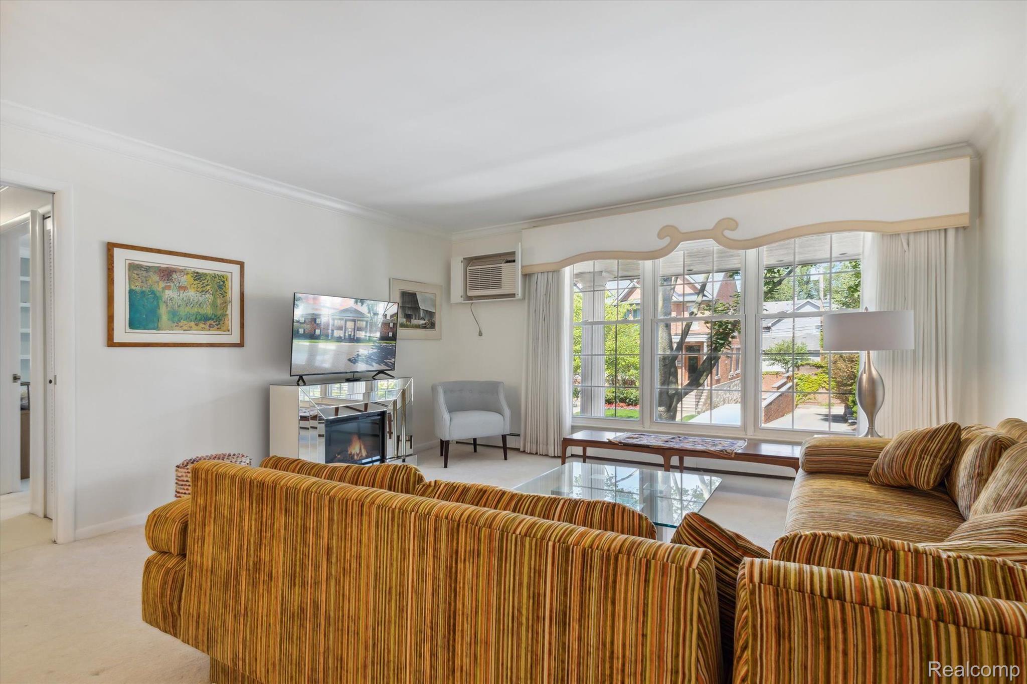 555 TOWNSEND Street 201