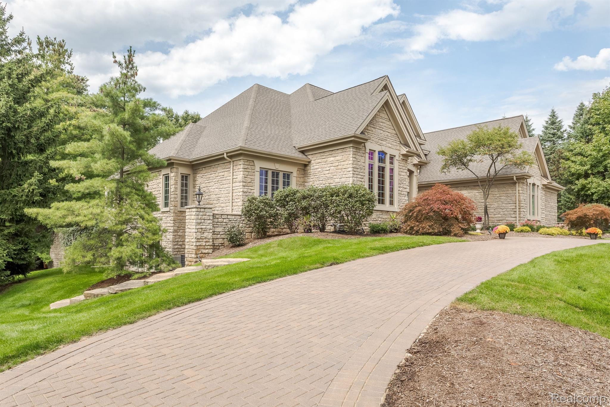 7705 STONEVALLEY Bluff