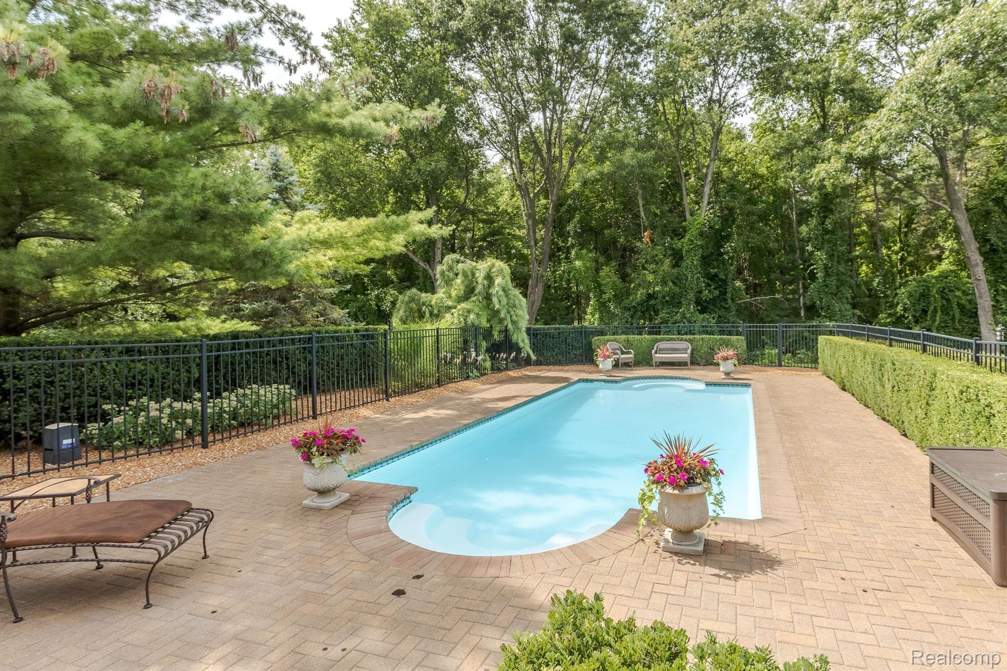 7705 STONEVALLEY Bluff