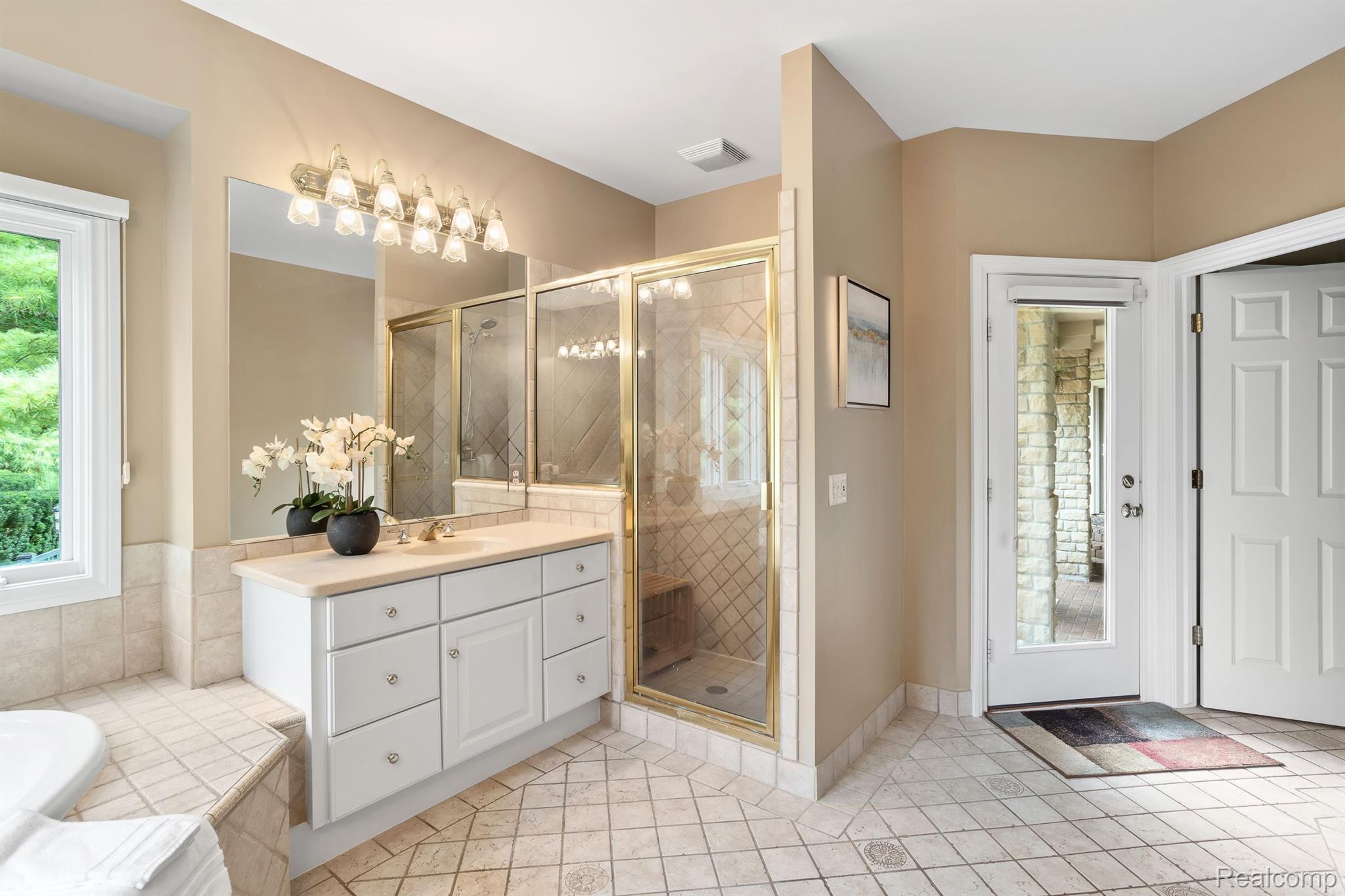 7705 STONEVALLEY Bluff