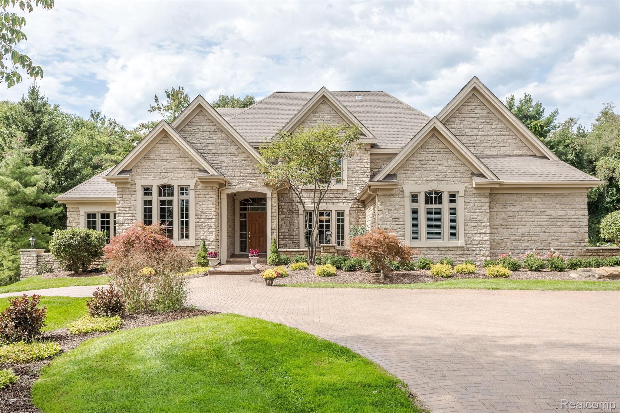 7705 STONEVALLEY Bluff