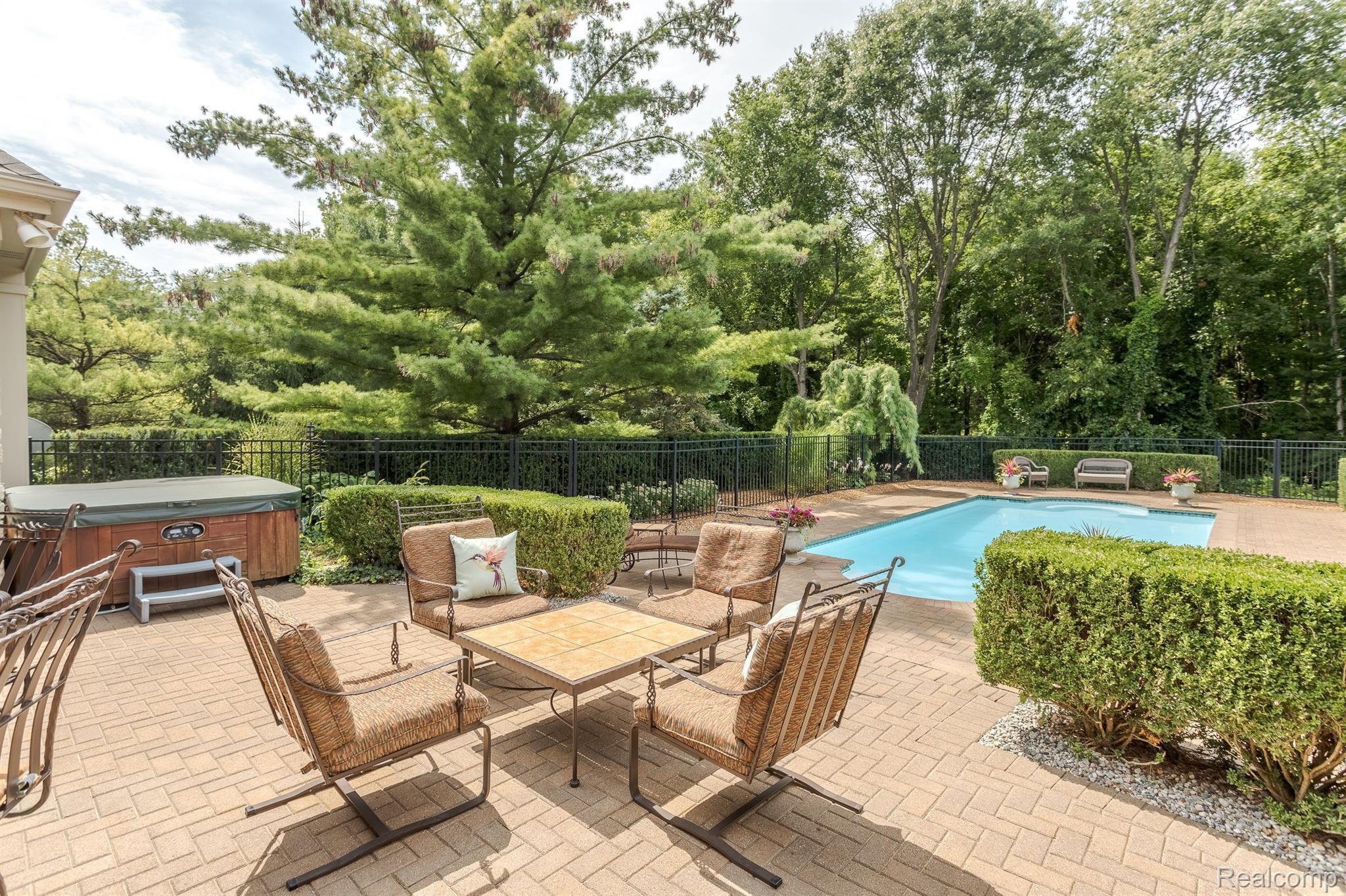 7705 STONEVALLEY Bluff