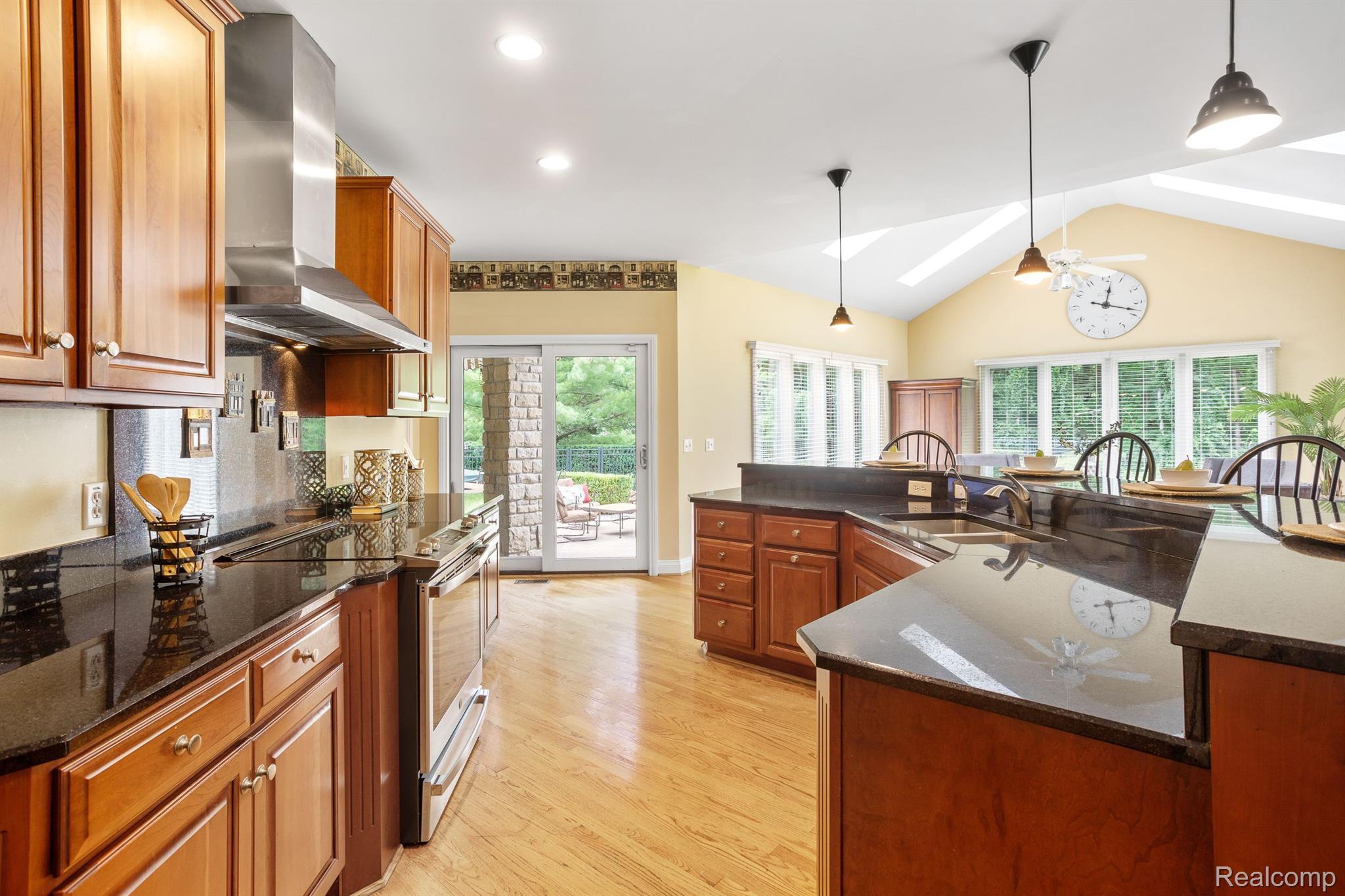 7705 STONEVALLEY Bluff