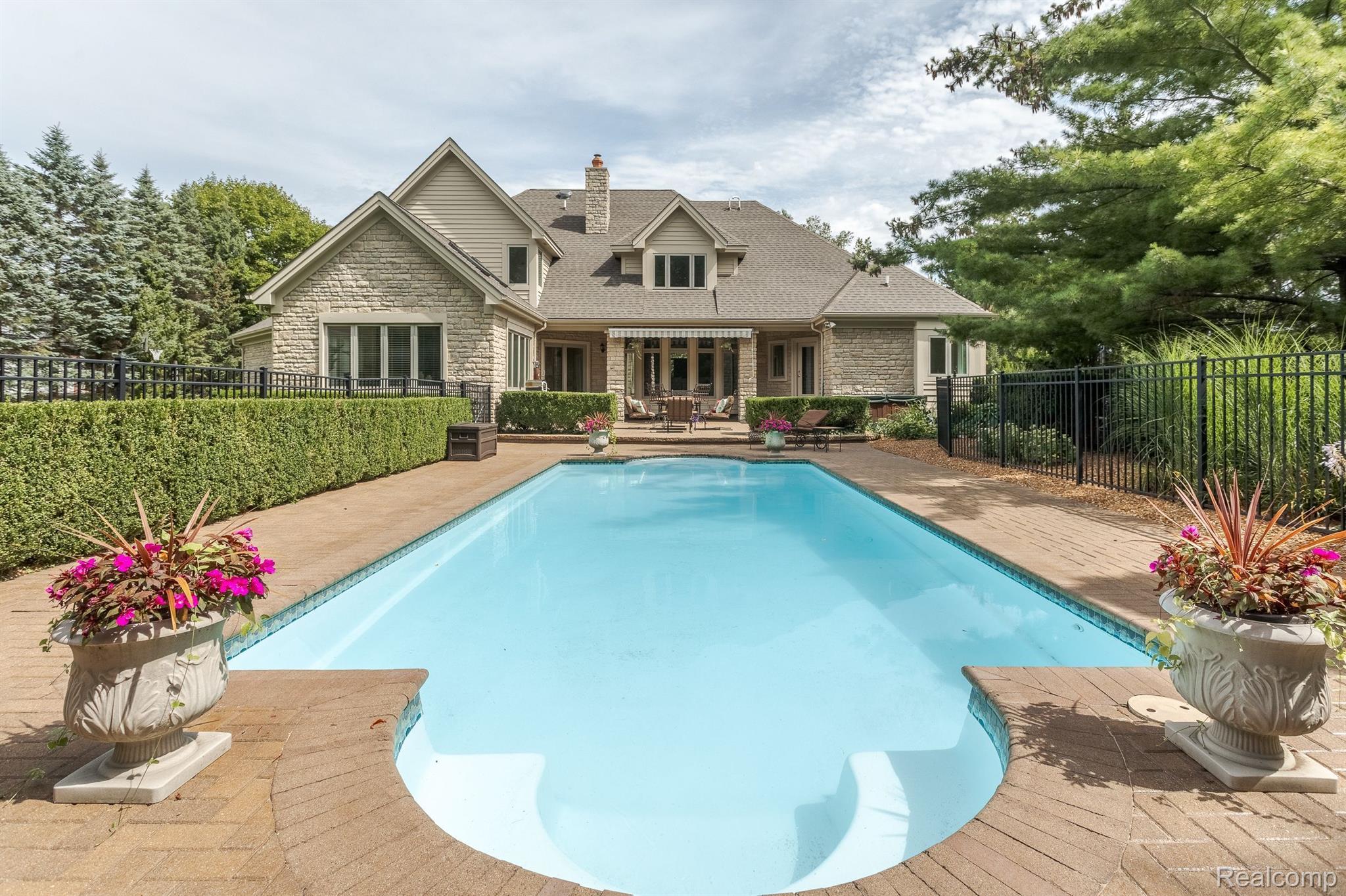 7705 STONEVALLEY Bluff