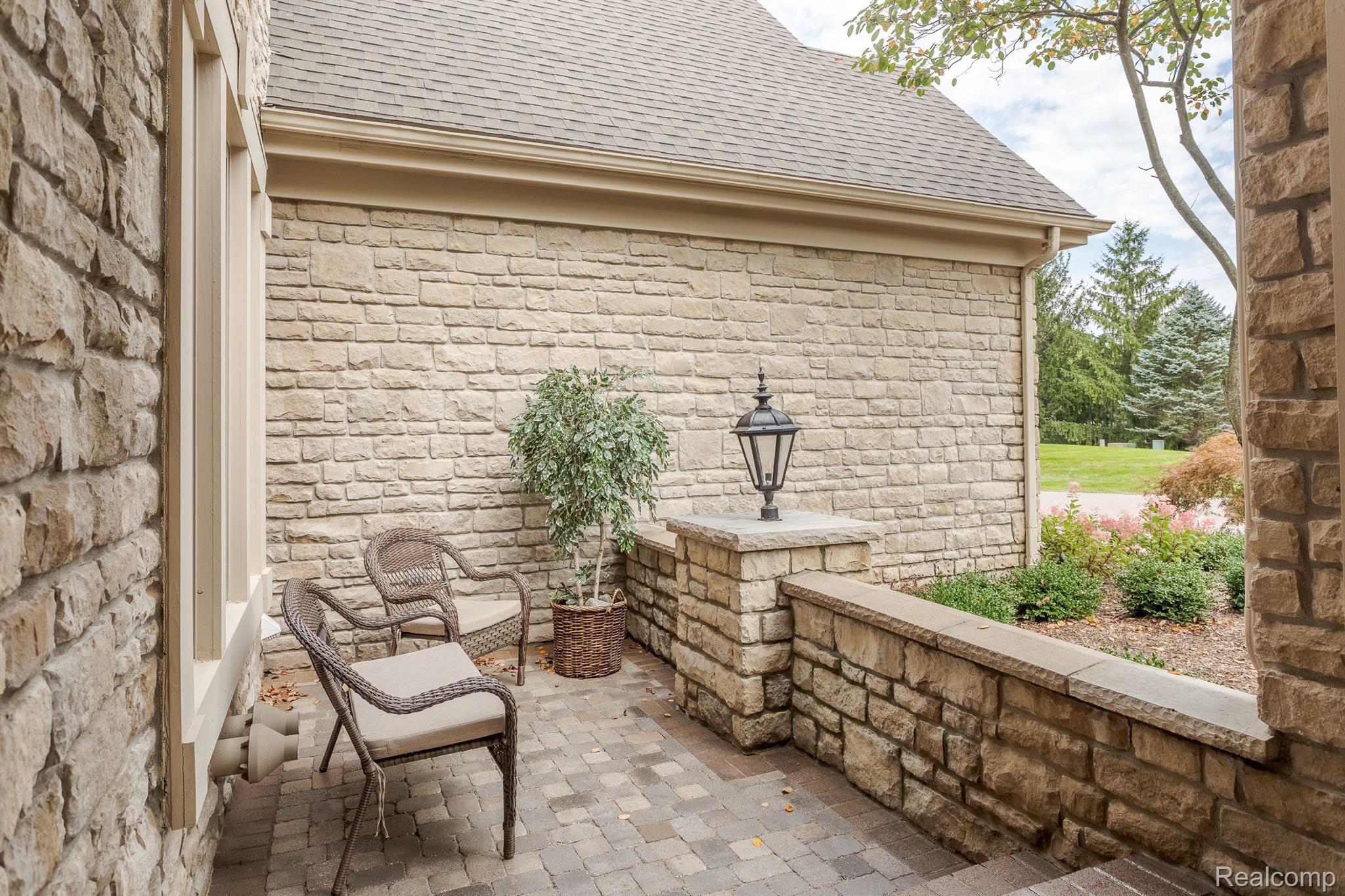 7705 STONEVALLEY Bluff